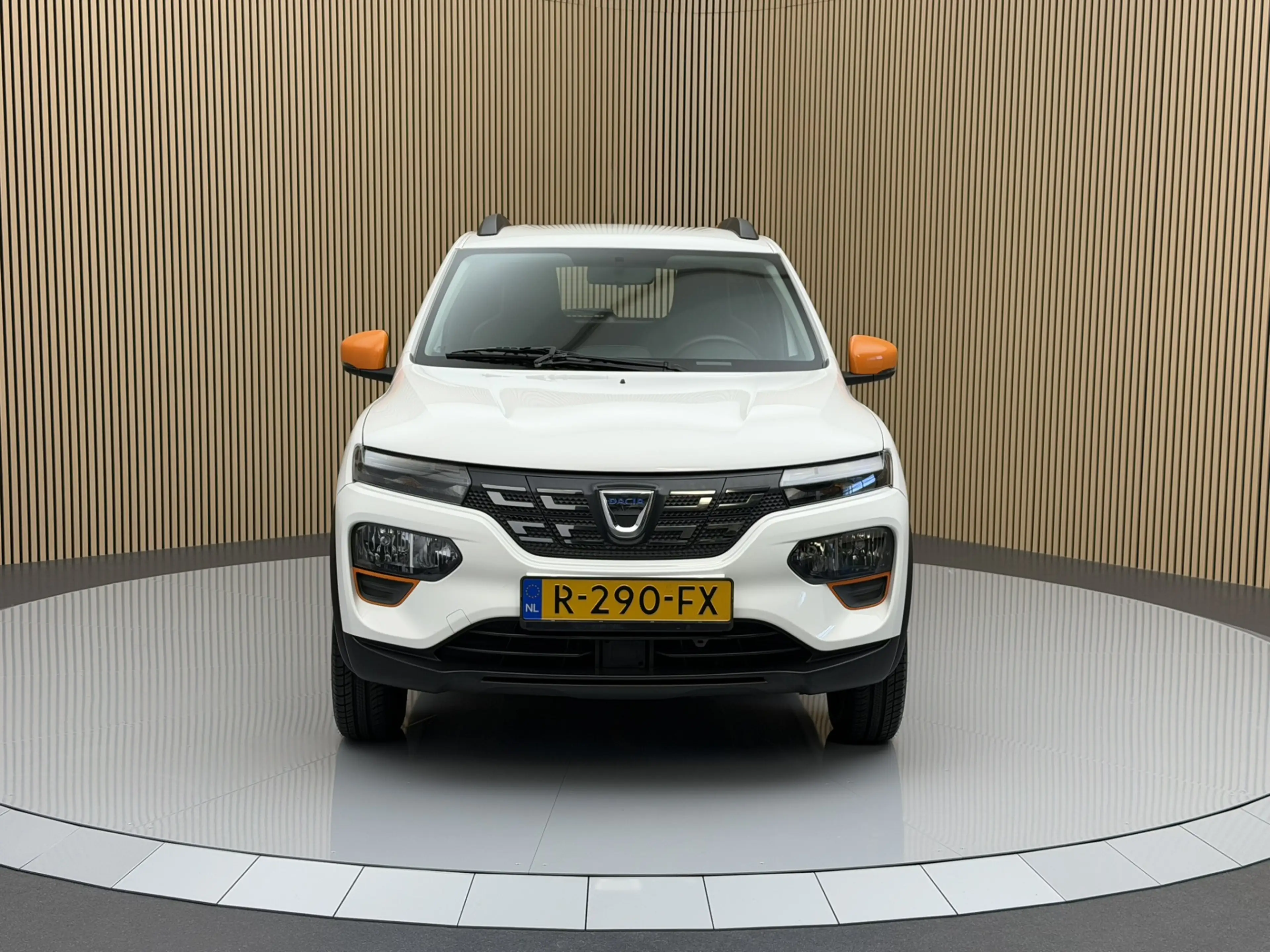 Dacia Spring Comfort Plus 27 kWh SOH 92,7% | Camera | Navigatie — photo 21