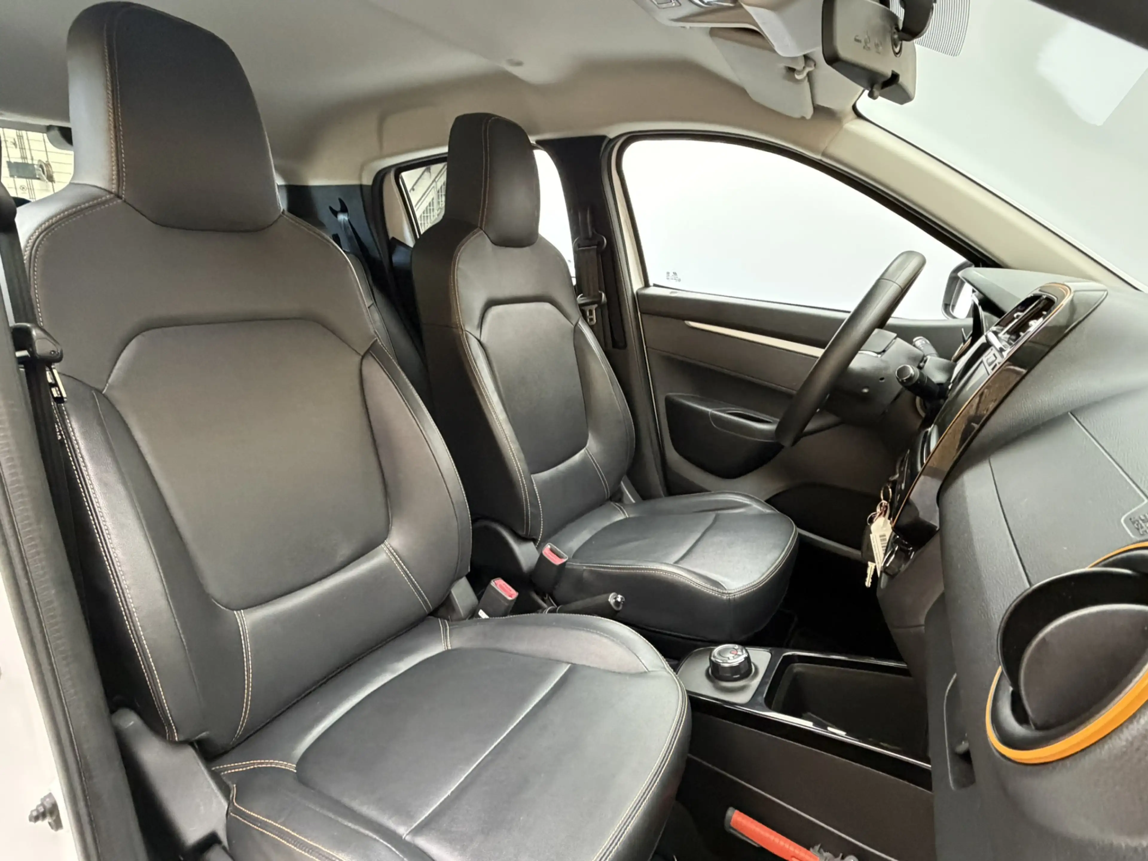 Dacia Spring Comfort Plus 27 kWh SOH 92,7% | Camera | Navigatie — photo 17