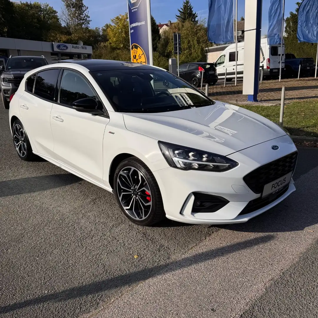 Ford Focus Lim. ST-Line X  *Panorama-Dach*Kamera* Weiß - 2