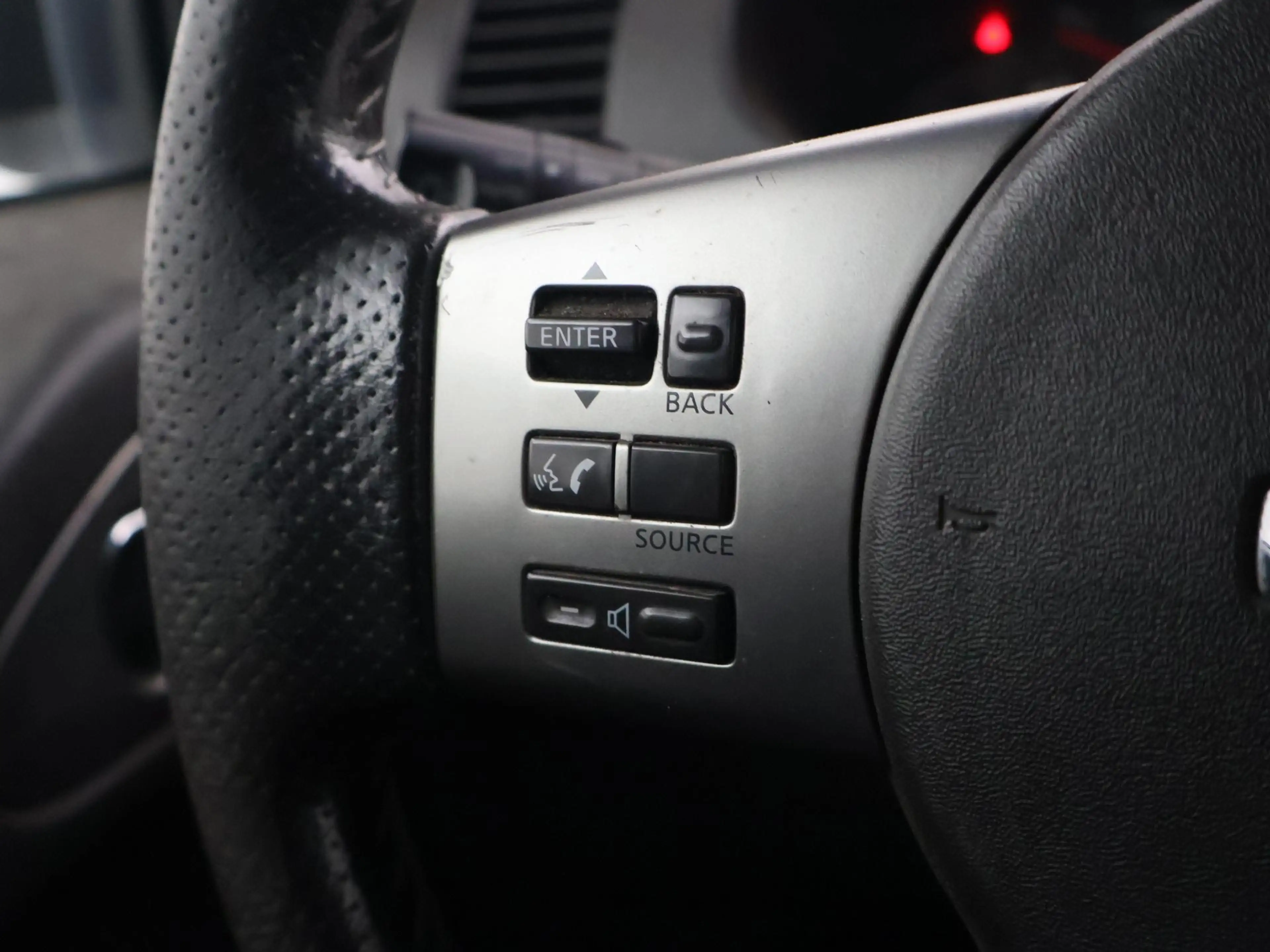 Nissan Navara 2.5 dCi XE 172 PK KING CAB COMFORT + TREKHAAK 3000 — photo 25