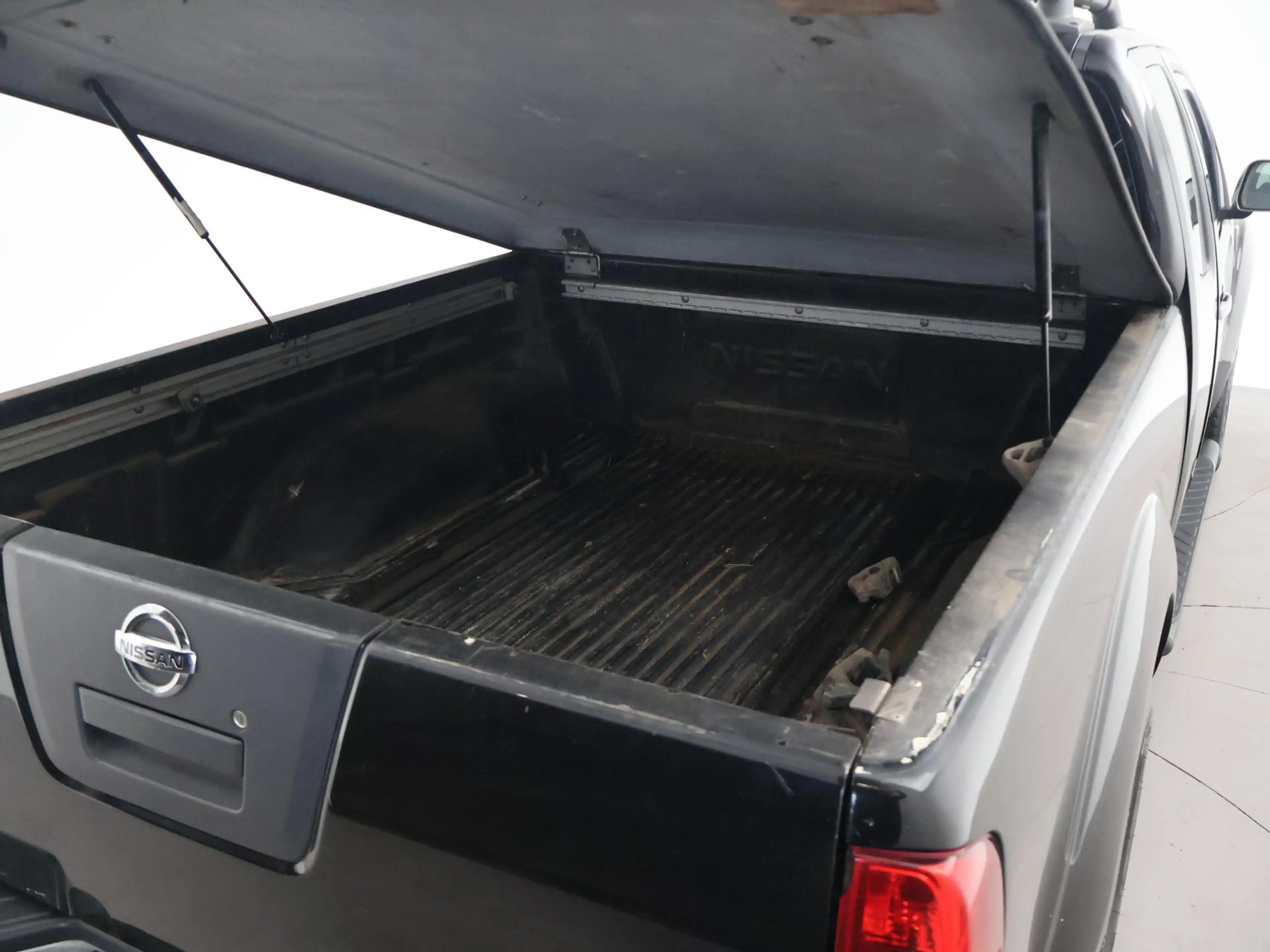 Nissan Navara 2.5 dCi XE 172 PK KING CAB COMFORT + TREKHAAK 3000 — photo 6