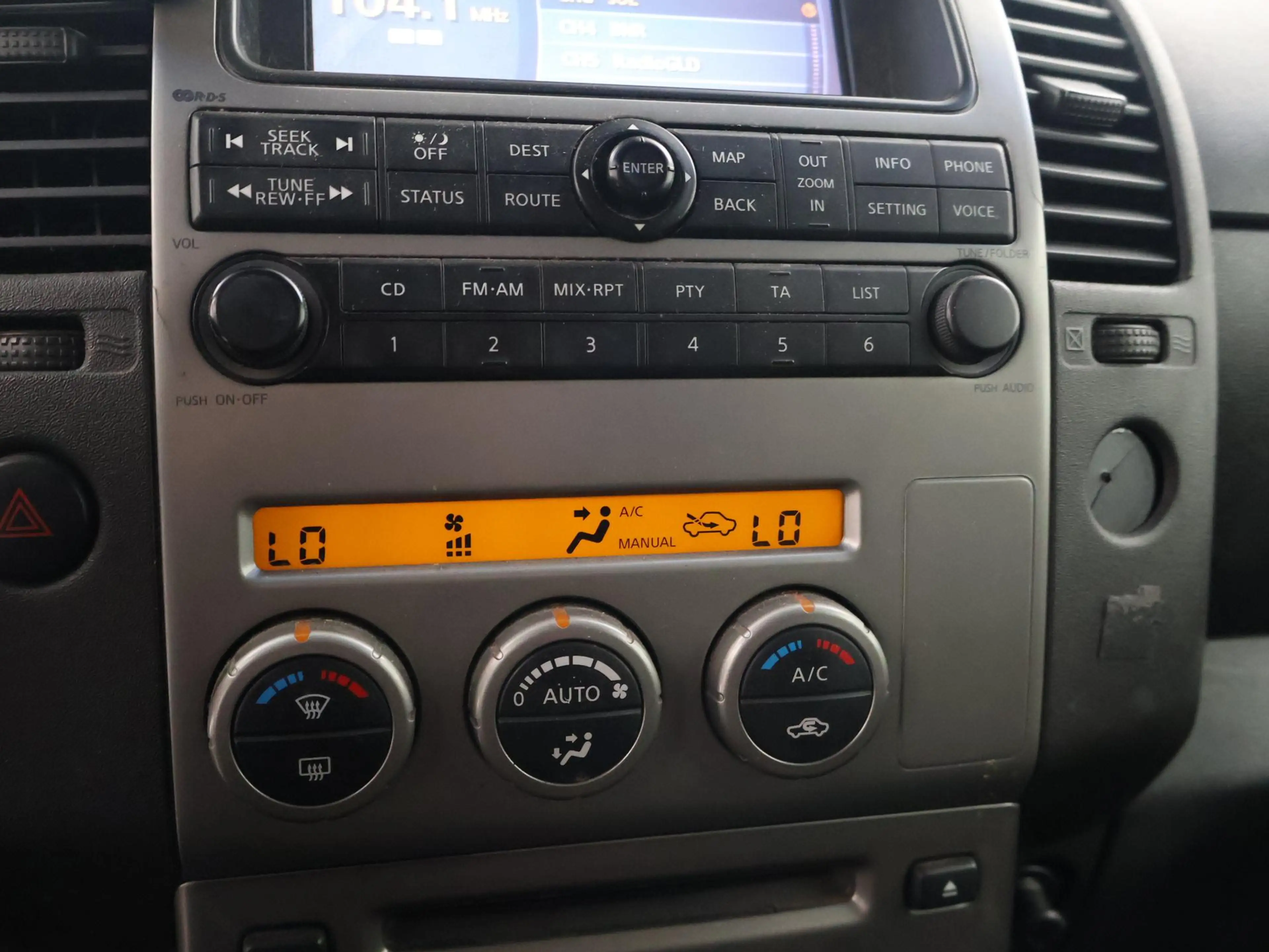 Nissan Navara 2.5 dCi XE 172 PK KING CAB COMFORT + TREKHAAK 3000 — photo 31