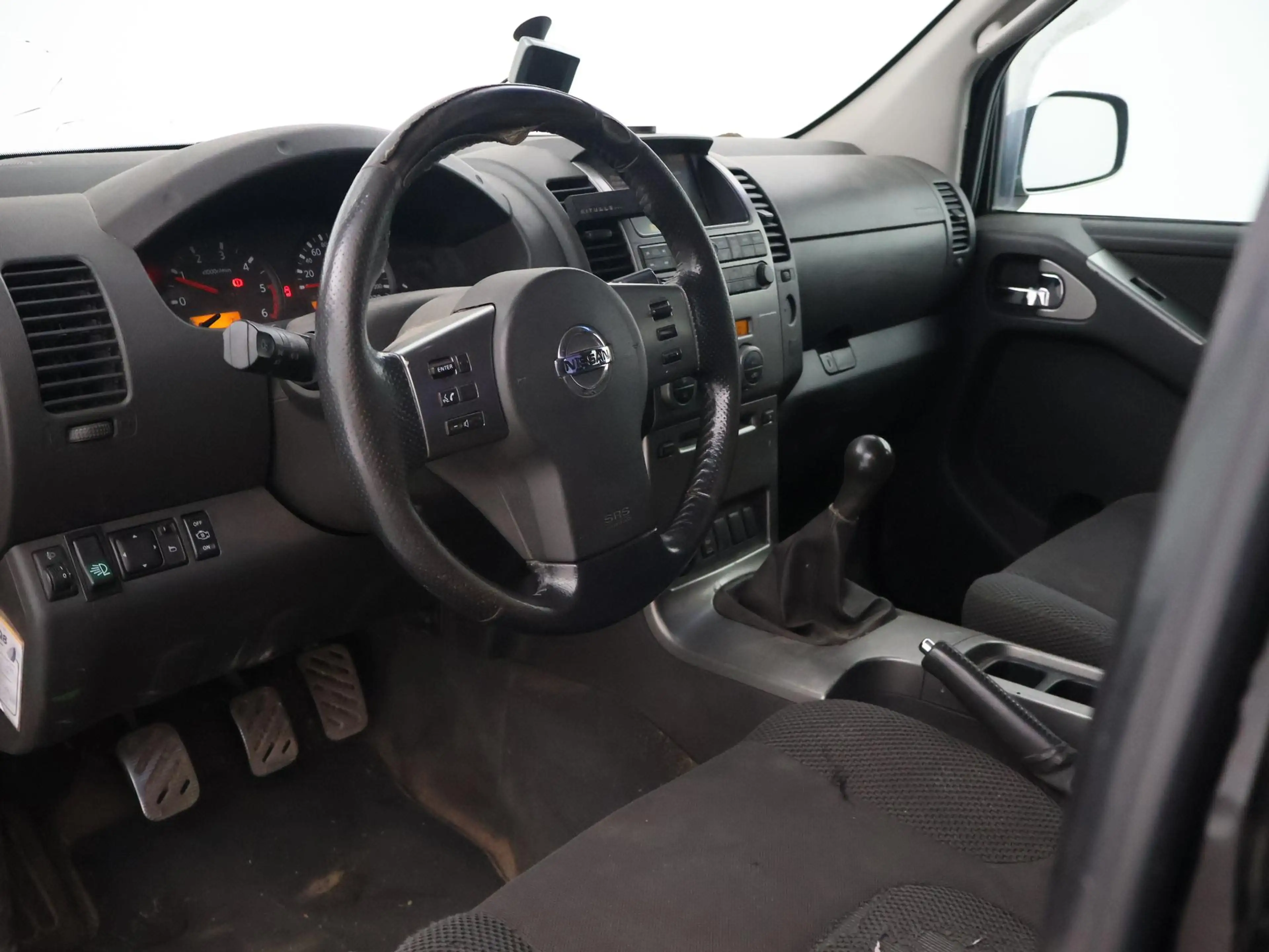 Nissan Navara 2.5 dCi XE 172 PK KING CAB COMFORT + TREKHAAK 3000 — photo 19