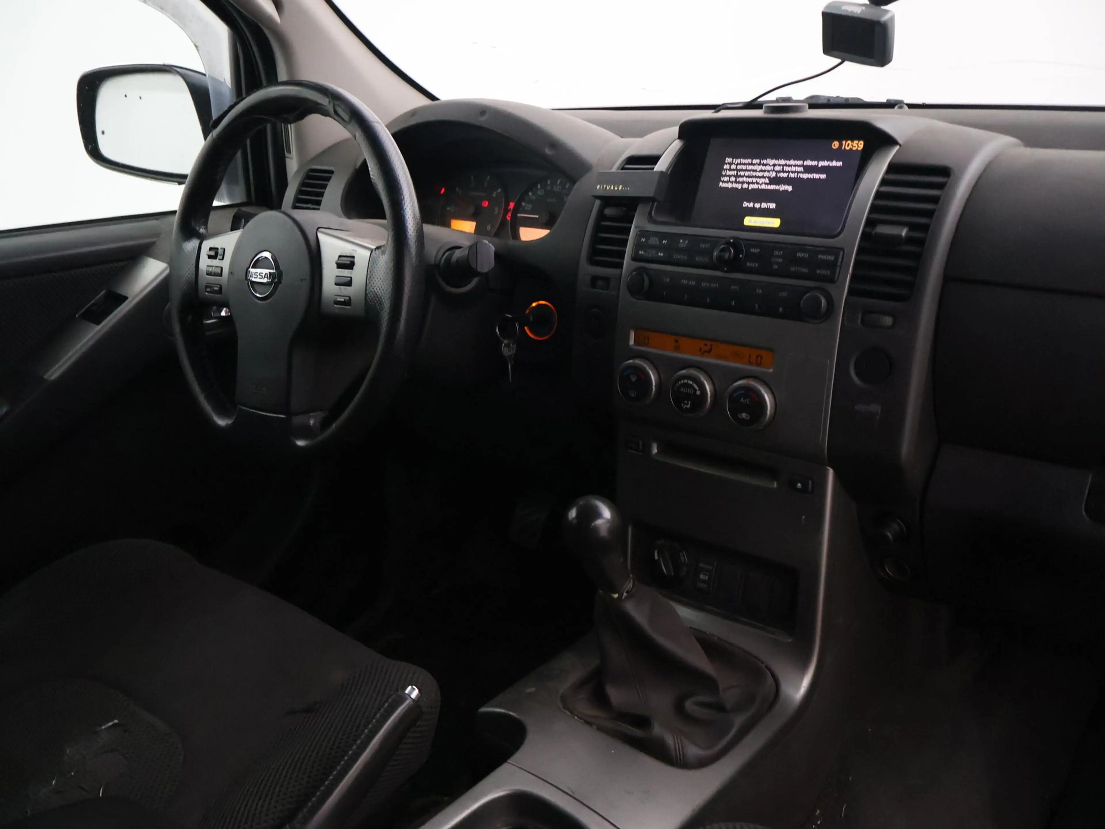 Nissan Navara 2.5 dCi XE 172 PK KING CAB COMFORT + TREKHAAK 3000 — photo 4