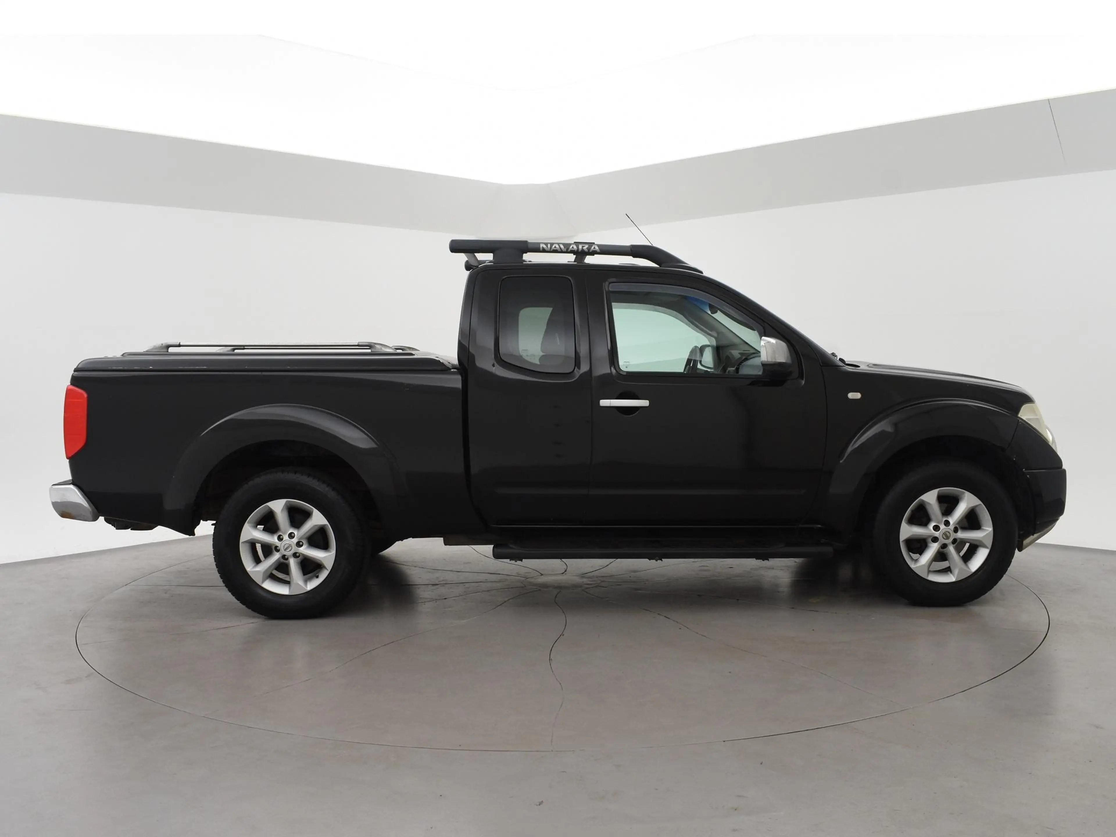 Nissan Navara 2.5 dCi XE 172 PK KING CAB COMFORT + TREKHAAK 3000 — photo 12