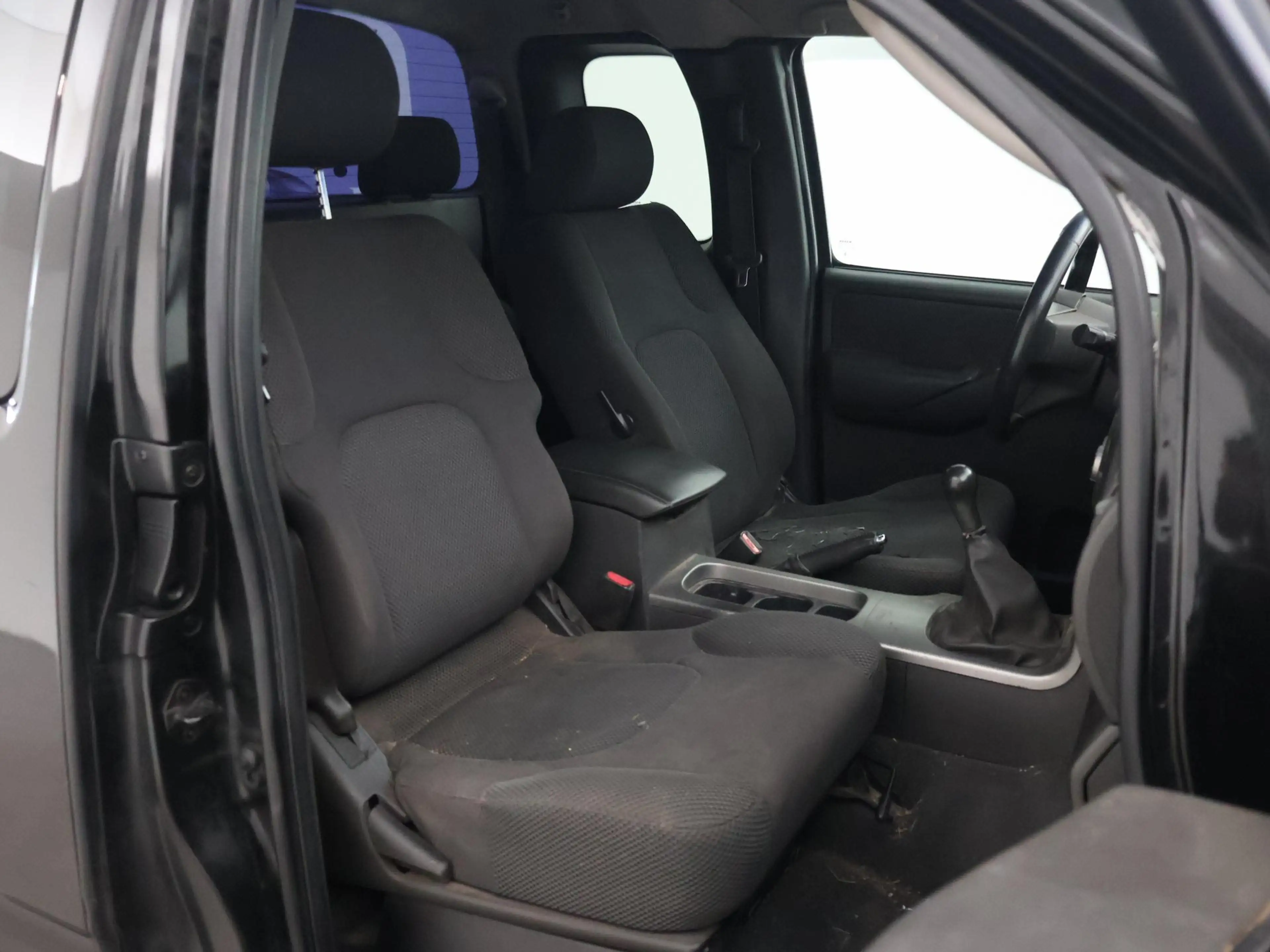 Nissan Navara 2.5 dCi XE 172 PK KING CAB COMFORT + TREKHAAK 3000 — photo 9