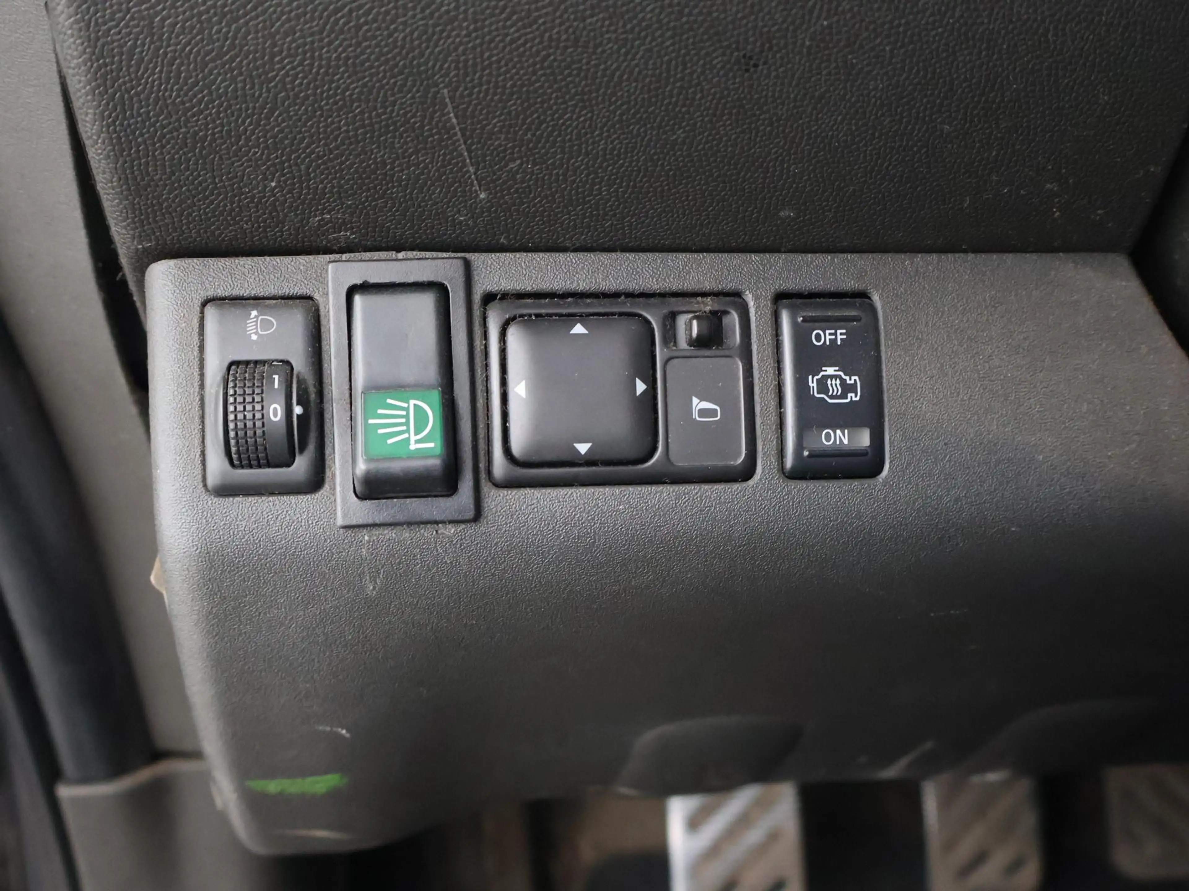 Nissan Navara 2.5 dCi XE 172 PK KING CAB COMFORT + TREKHAAK 3000 — photo 29
