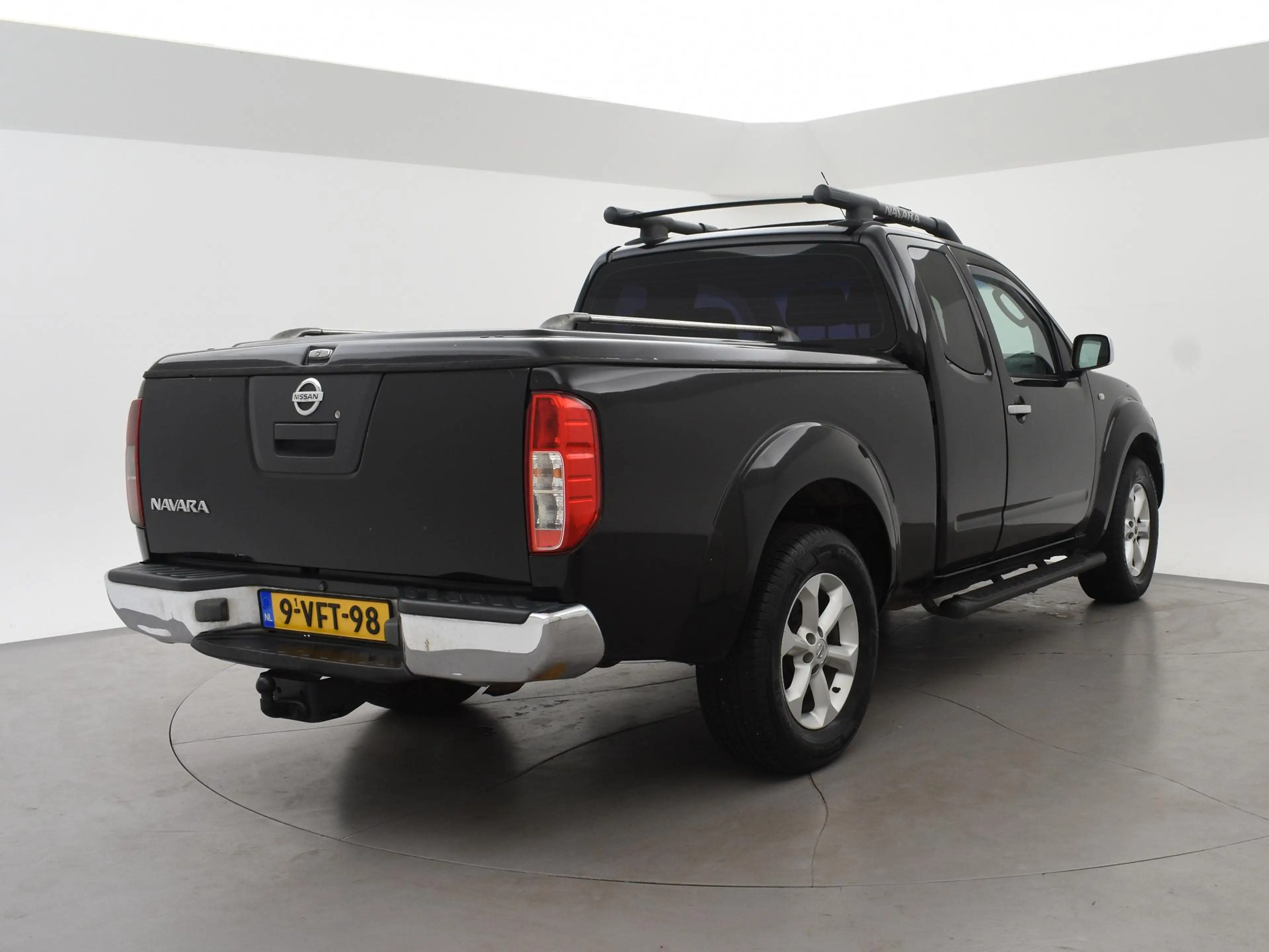 Nissan Navara 2.5 dCi XE 172 PK KING CAB COMFORT + TREKHAAK 3000 — photo 2