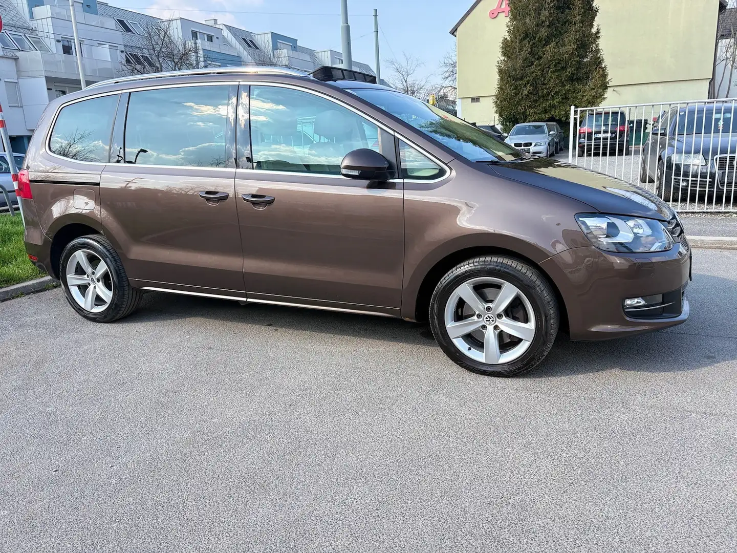 Volkswagen Sharan Highline BMT 2.0 TDI DSG*7-Sitze*AHK*PANO Braun - 1