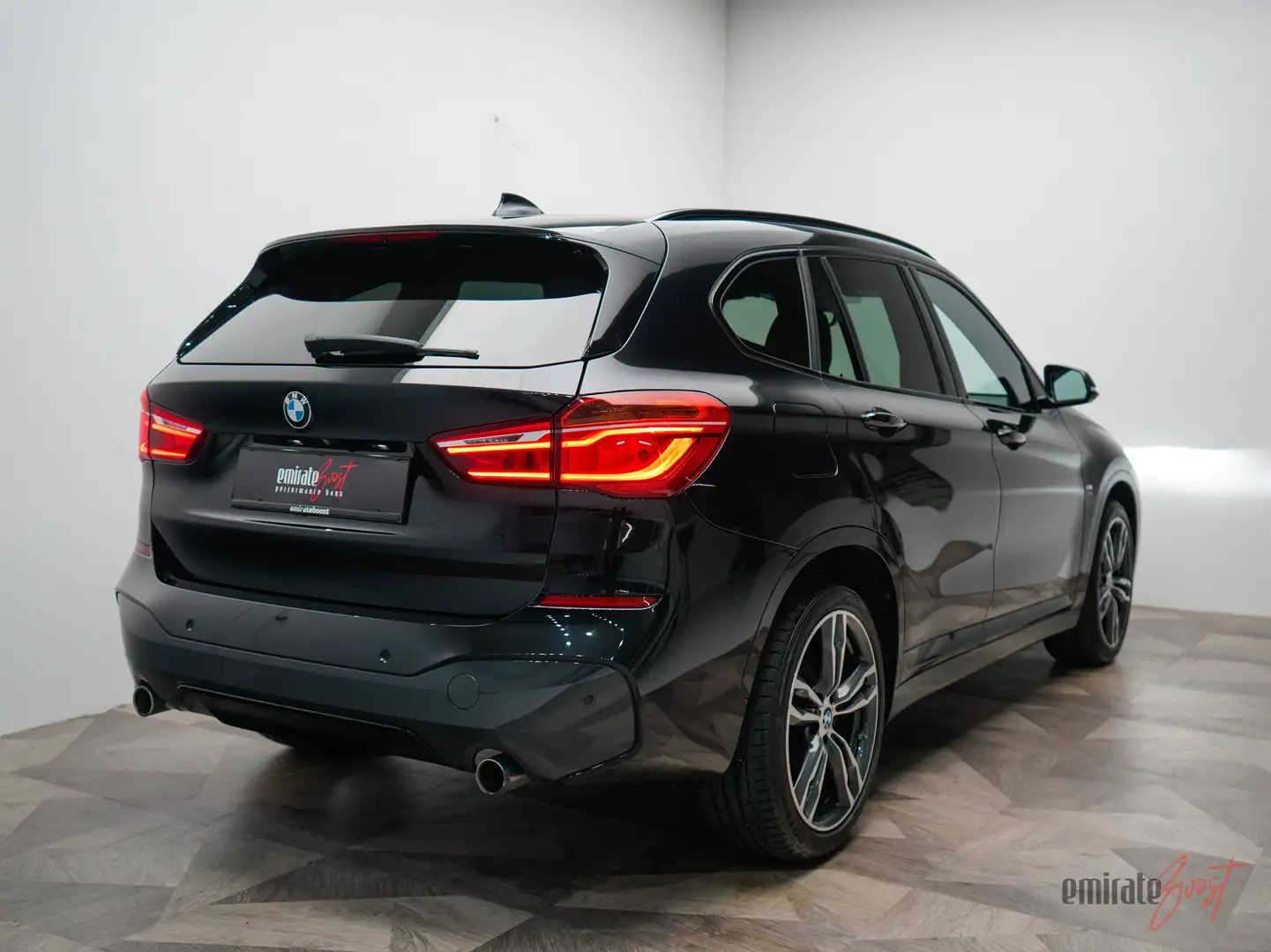 BMW X1 xDrive 18 d M Sport Schwarz - 2