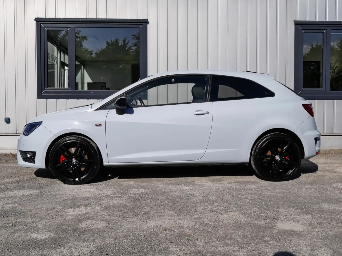 SEAT Ibiza SC Cupra 1.8 TSI Navi+Teilleder+Bremss.rot Klima siva - 2