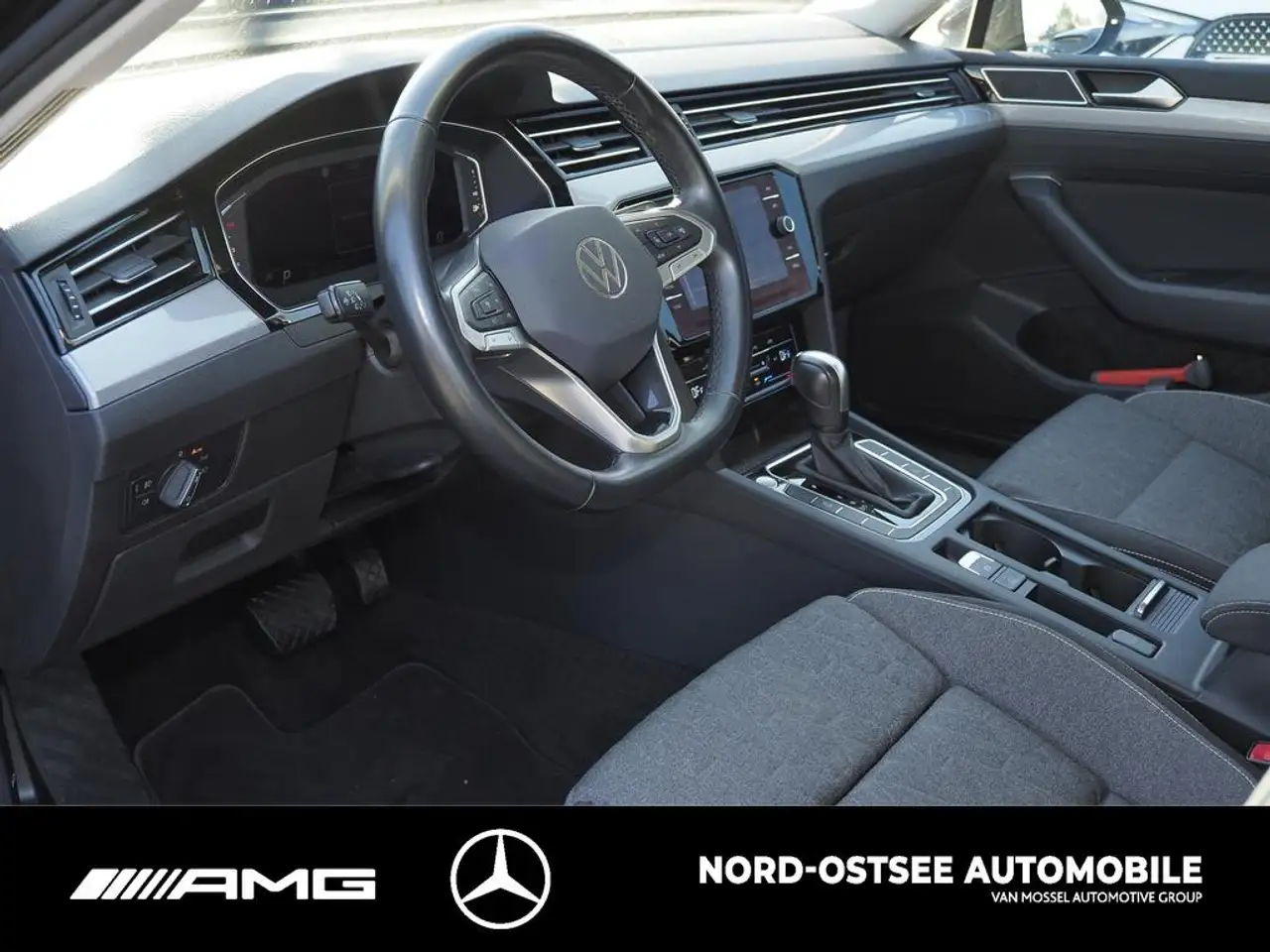 Volkswagen Passat Variant 1.5 TSI BUSINESS LED PDC NAVI DSG 7