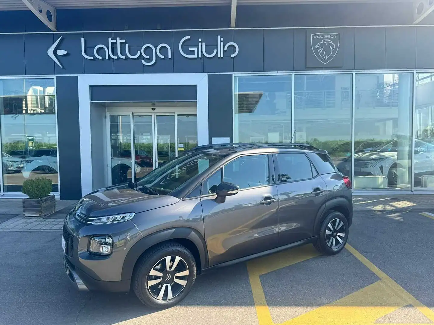 Citroen C3 Aircross PureTech 110 S&S Shine Pack Grijs - 1