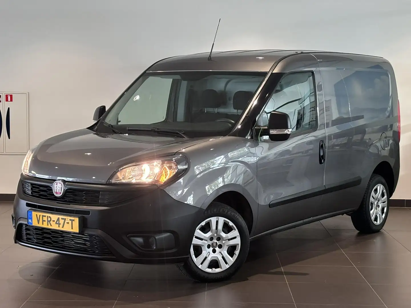Fiat Doblo Cargo GB L1H1 1.6 MJ ECOJET 105pk | 3-ZITS | NAVI Gris - 2