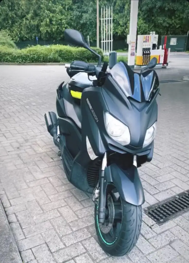 Yamaha X-Max 125 Momo désigne Black - 1