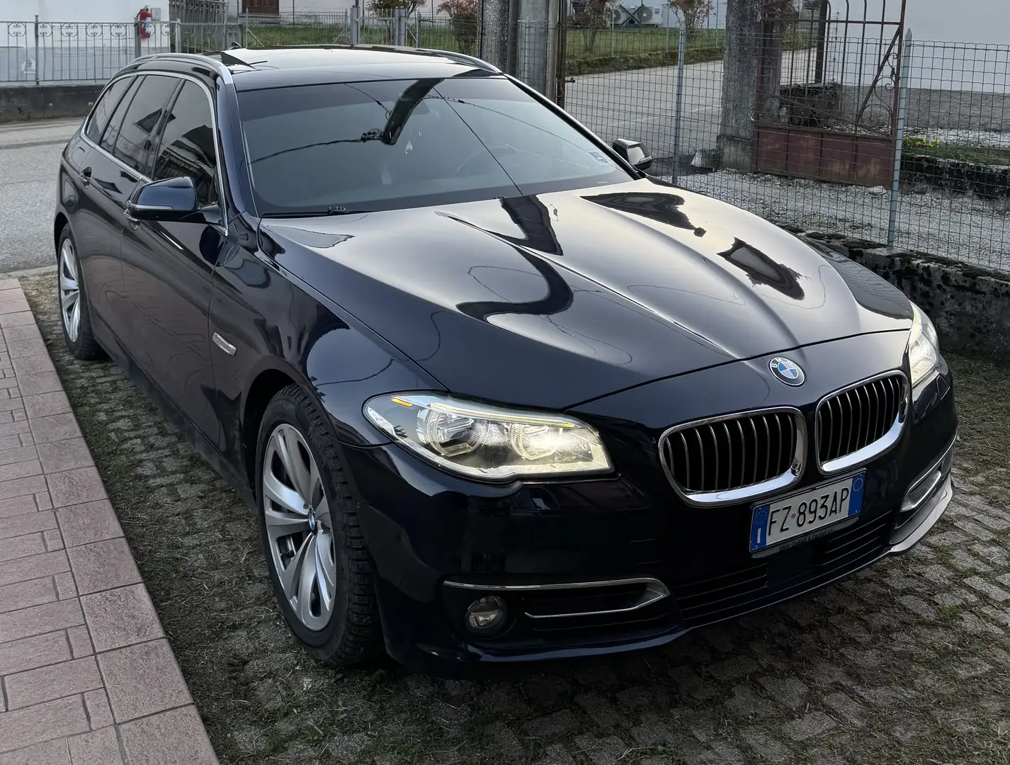 BMW 525 BMW 525 F11 XDRIVE Синий - 2