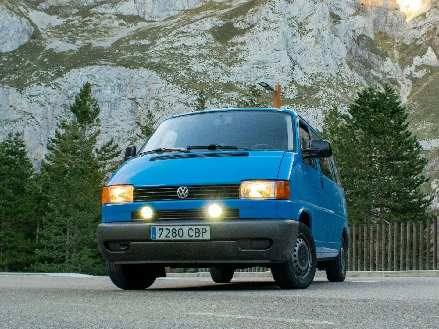 Volkswagen Transporter Kombi 9 1.9TD 2920 Blauw - 1