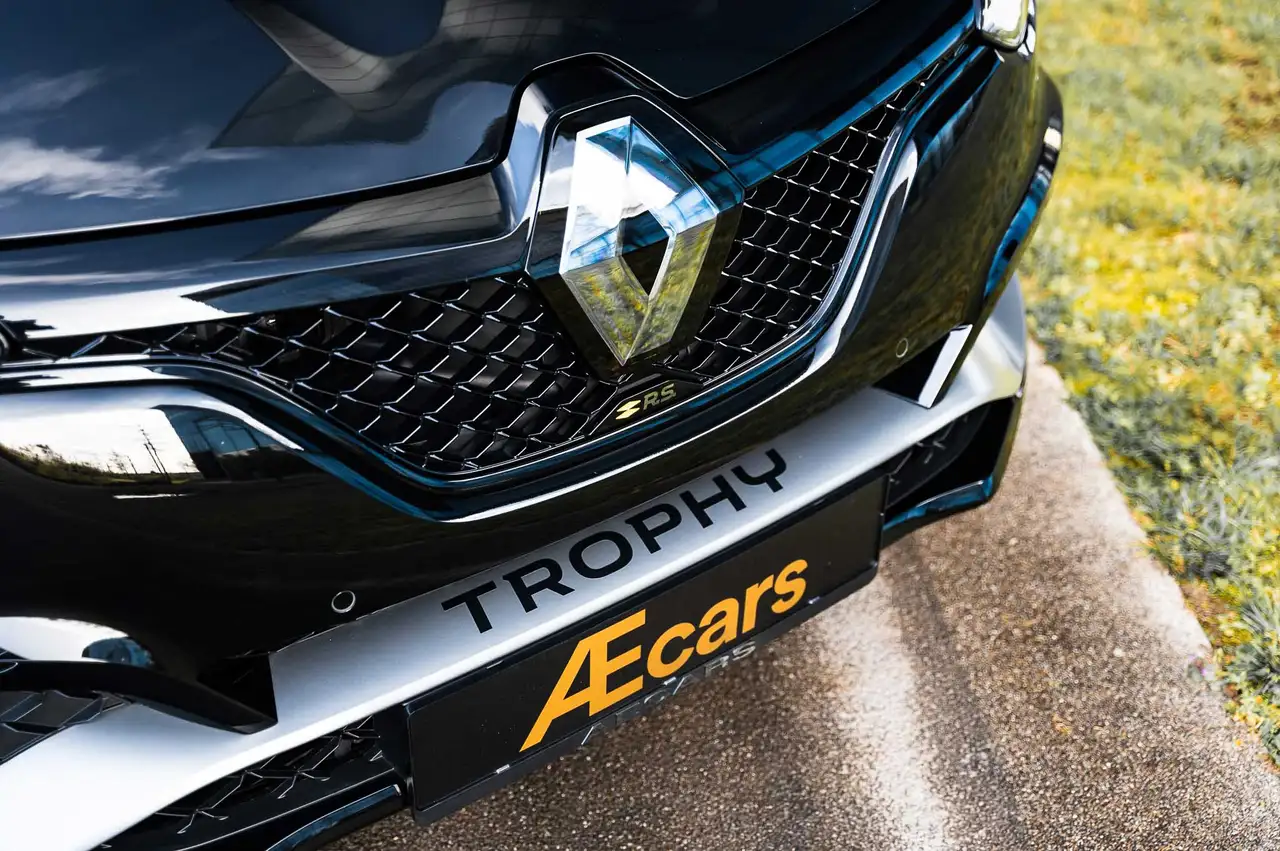 Renault Megane RS / ONLY 5.000 KM / CARBON / PANO ROOF / BELGIAN 11