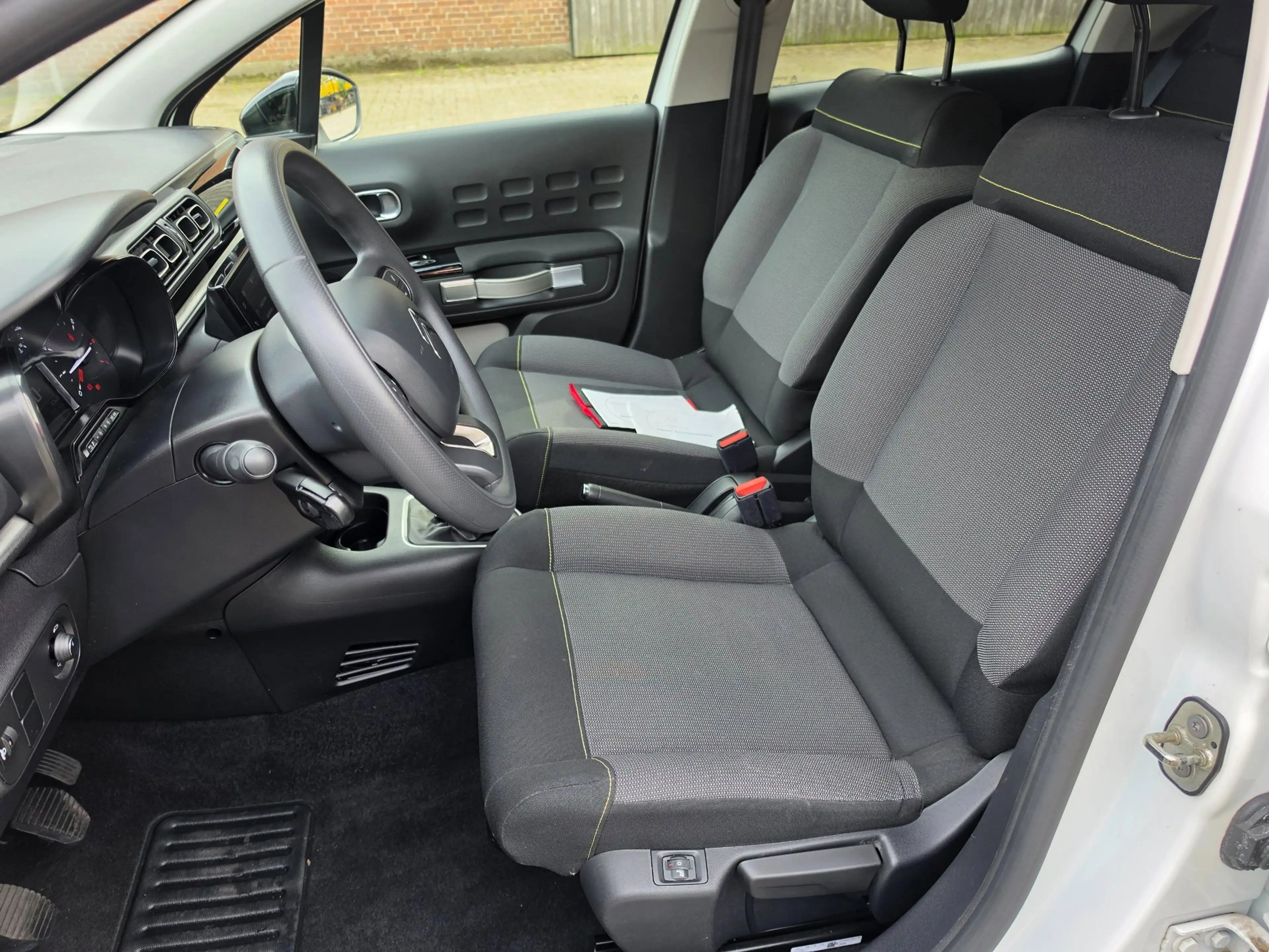 Citroen C3 1.2 PureTech C-Series Carplay, LED — photo 22