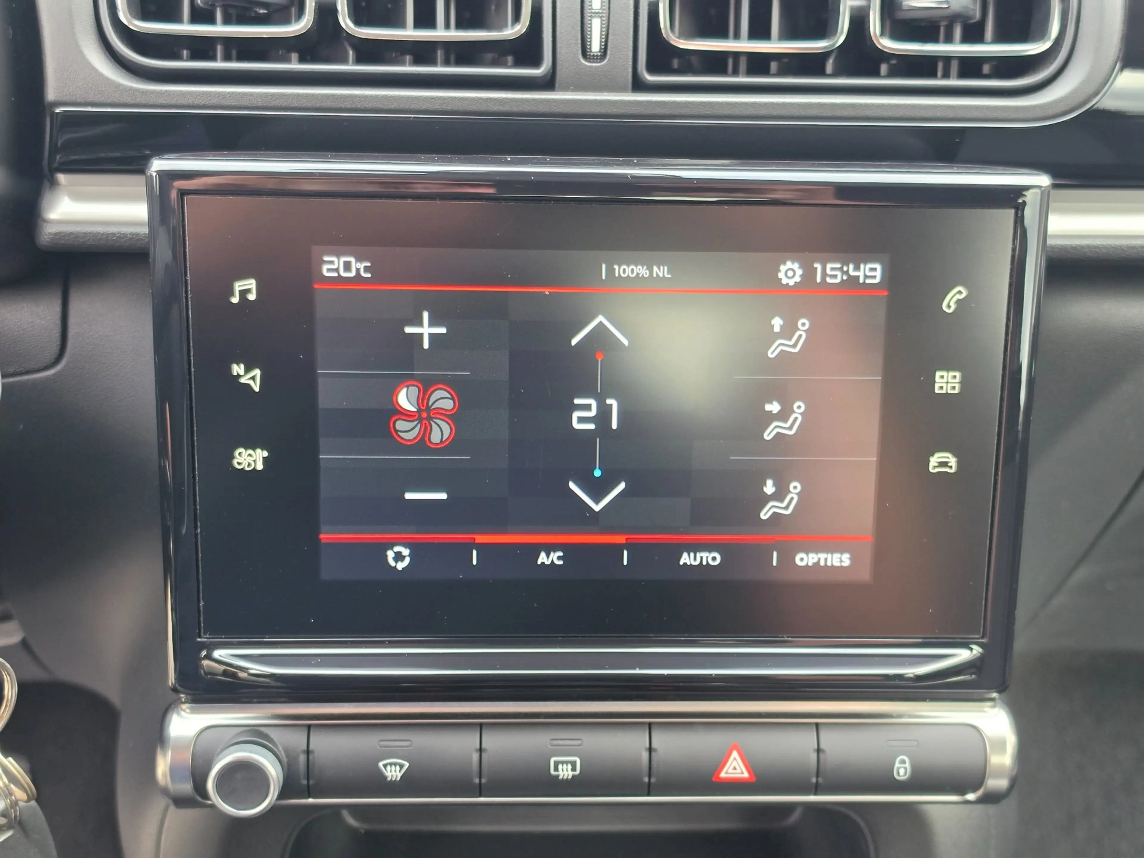 Citroen C3 1.2 PureTech C-Series Carplay, LED — photo 17
