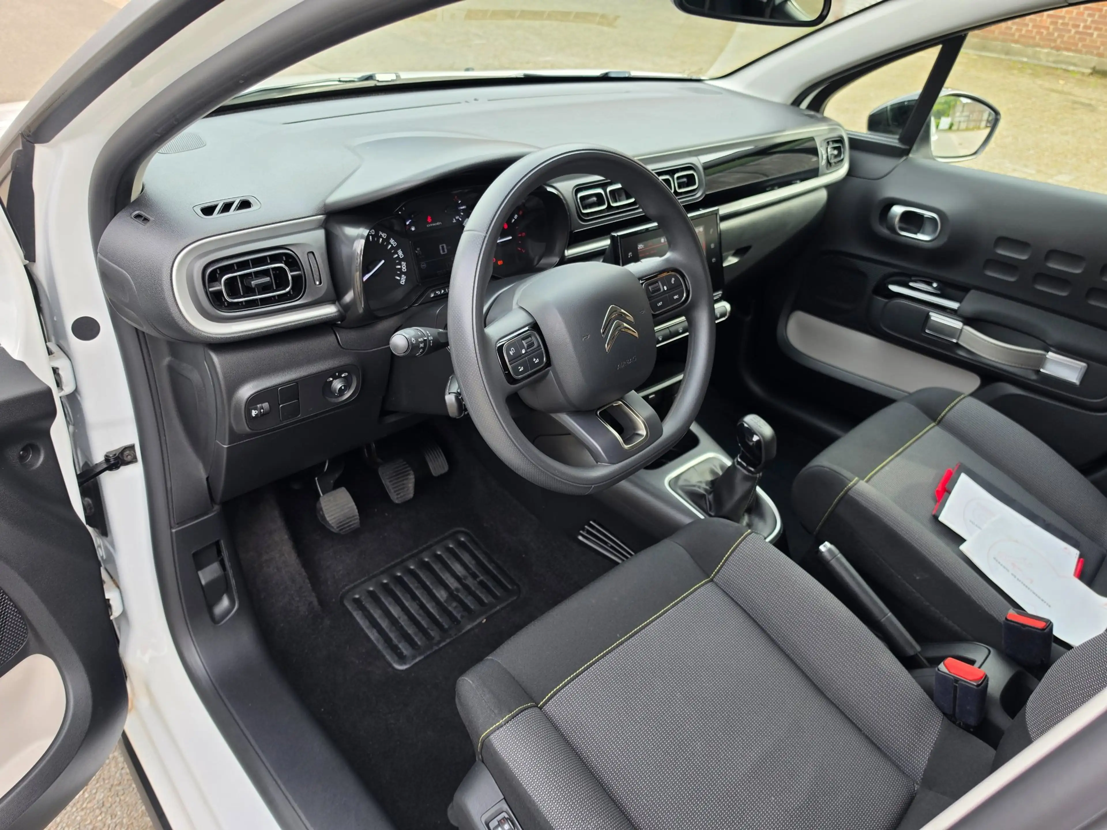 Citroen C3 1.2 PureTech C-Series Carplay, LED — photo 3