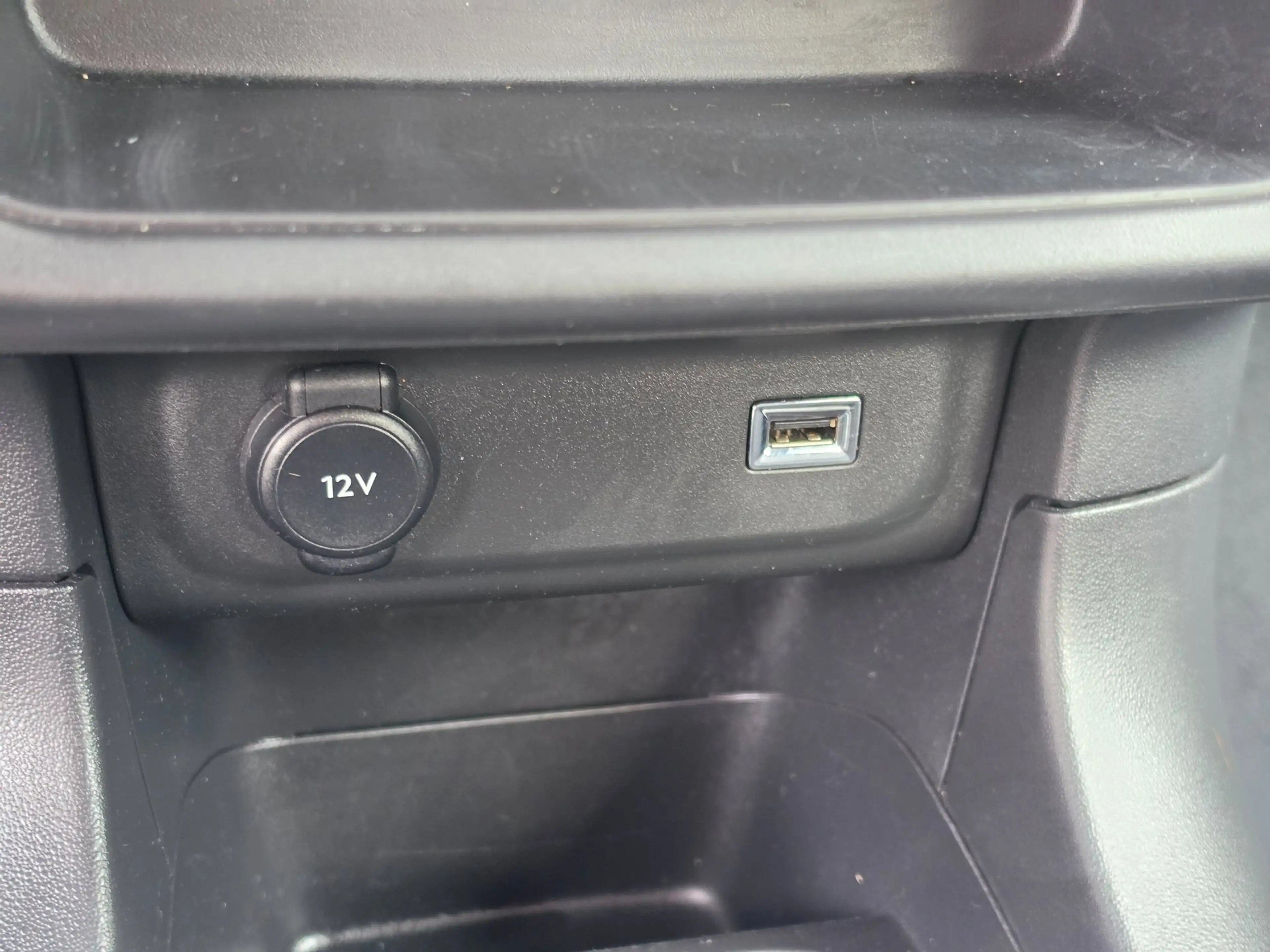 Citroen C3 1.2 PureTech C-Series Carplay, LED — photo 21