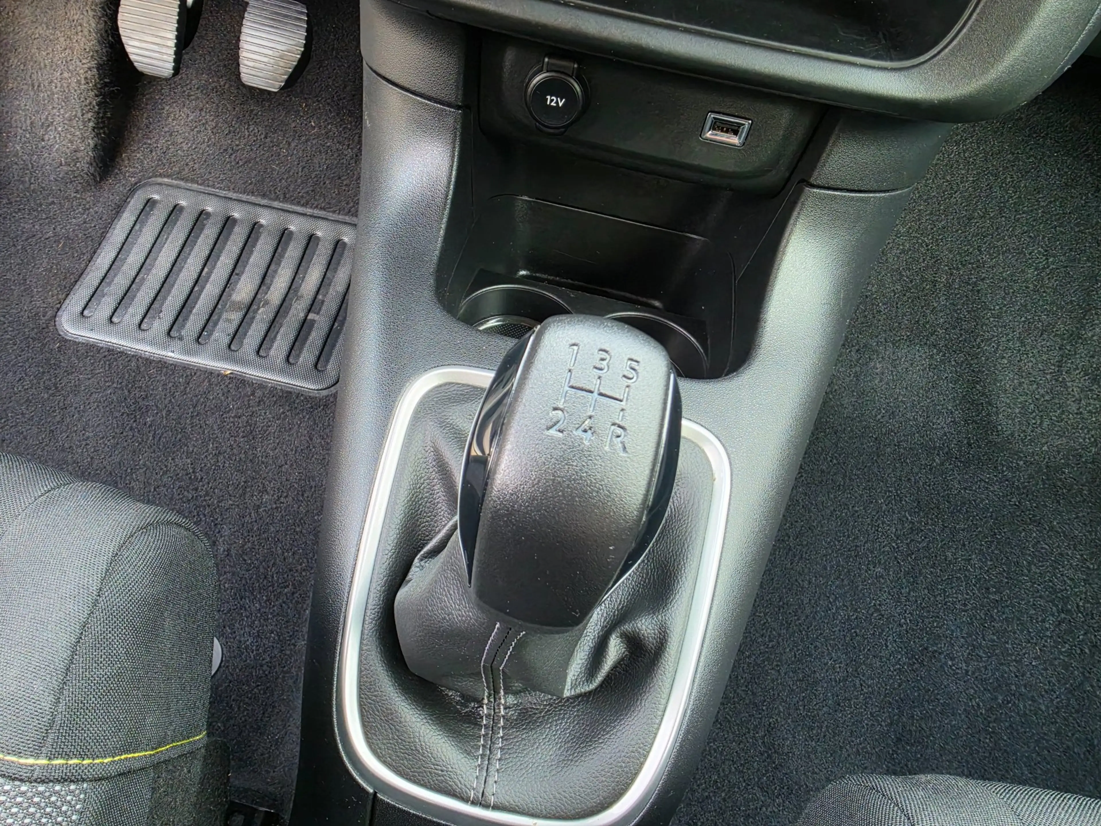 Citroen C3 1.2 PureTech C-Series Carplay, LED — photo 19