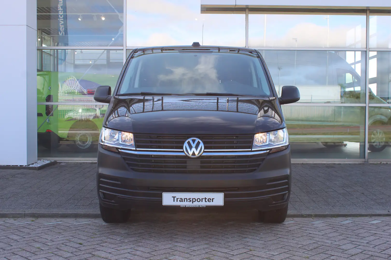 Volkswagen Transporter Comfortline | 2.0 TDI | L1 | 150 pk | Automaat | C Zwart - 2