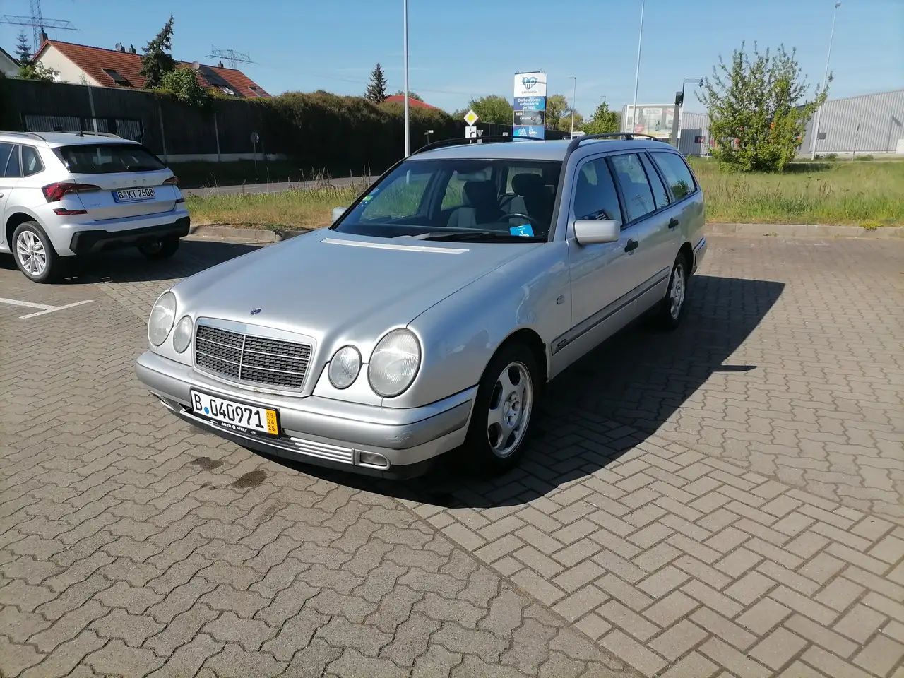 Mercedes-Benz E 200
