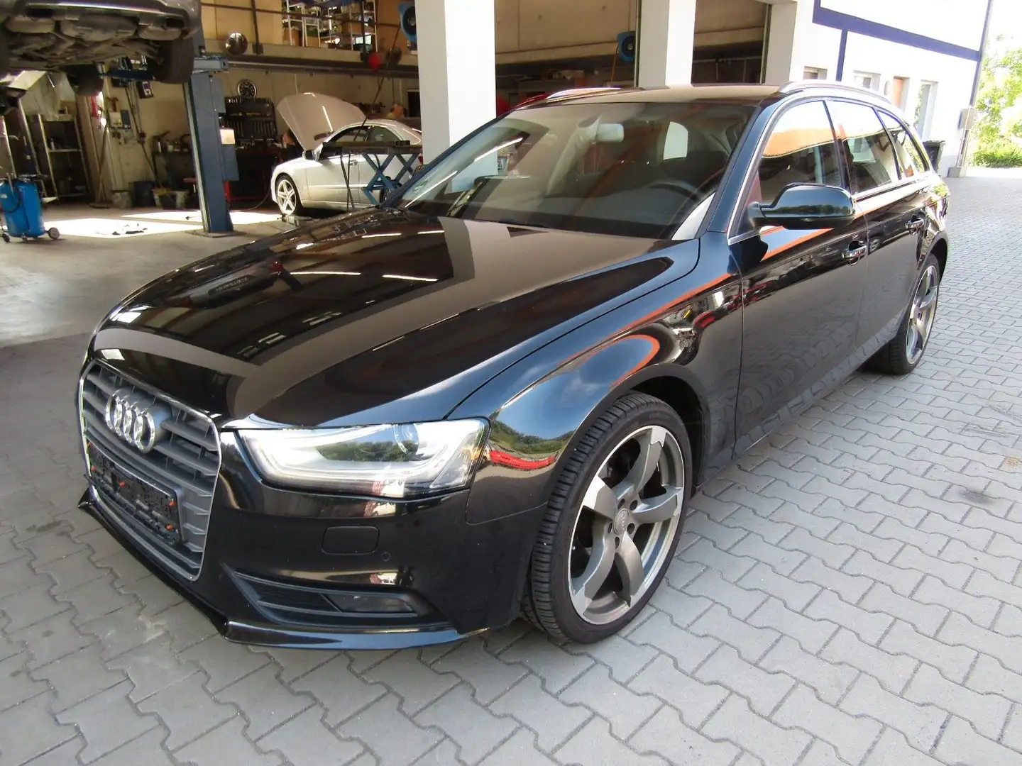Audi A4 Avant   Navi  19 Zoll   Sitzheizung  Tempomat Schwarz - 1