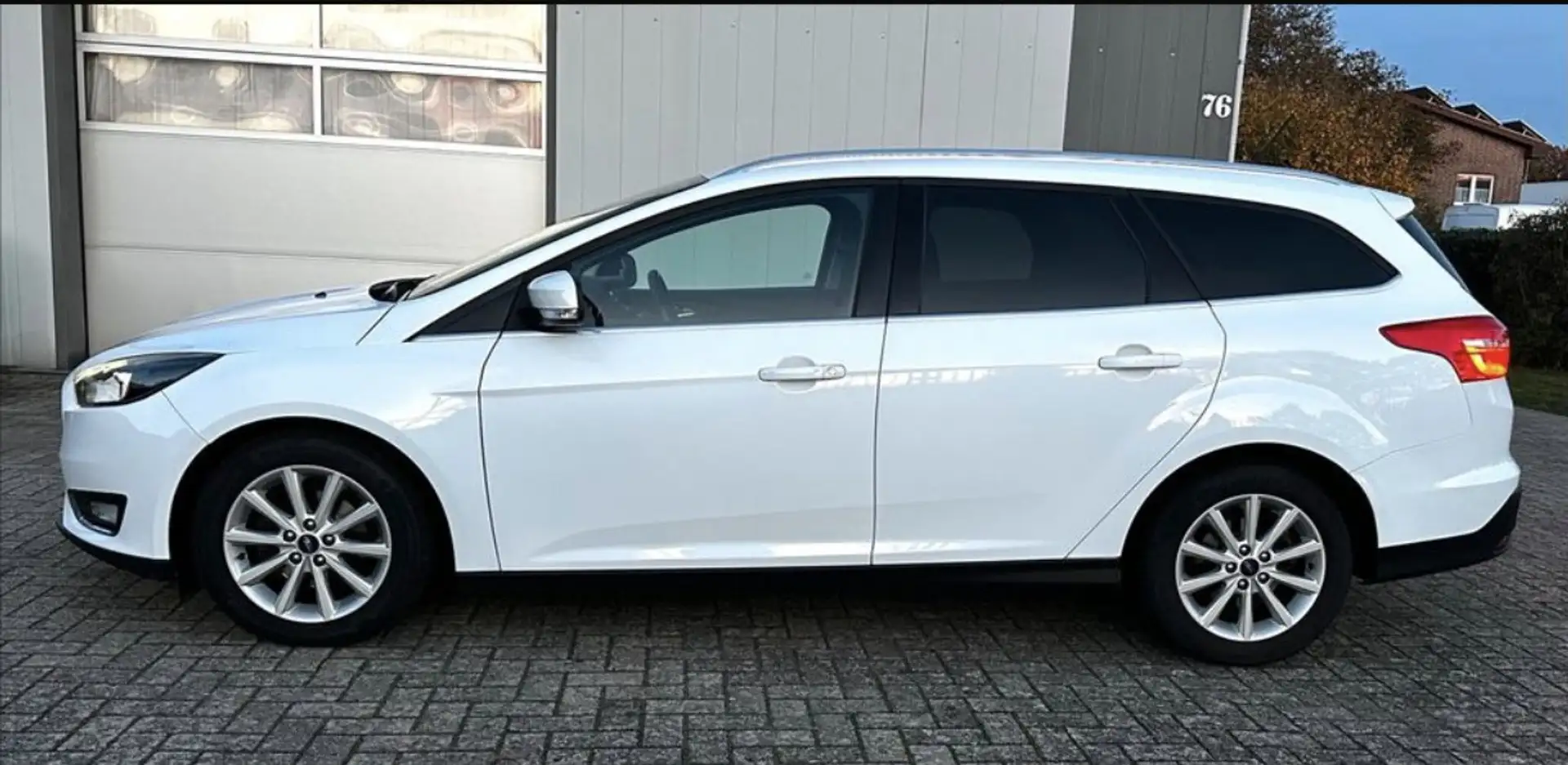 Ford Focus Sb. 1.0 EcoB. ST-Line Black&Red Edition 125 - 2