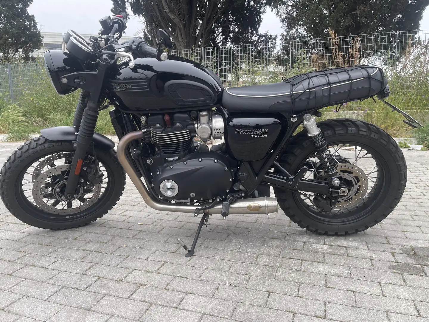 Triumph Bonneville T120 - 1
