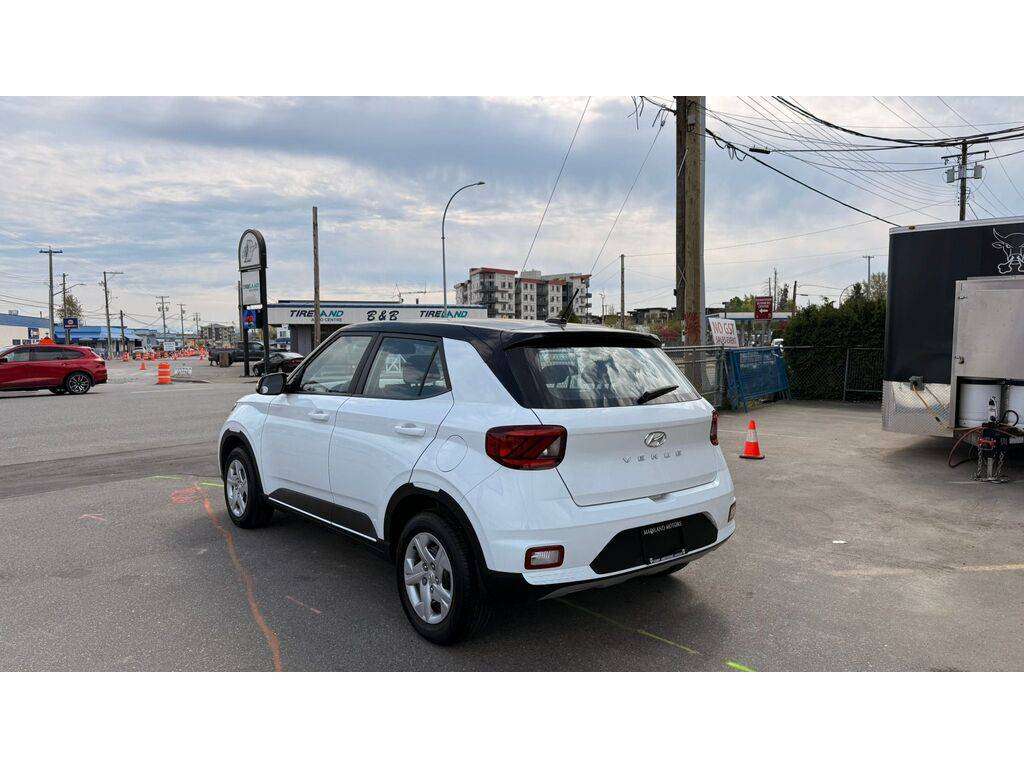2024 Hyundai Venue — view 7