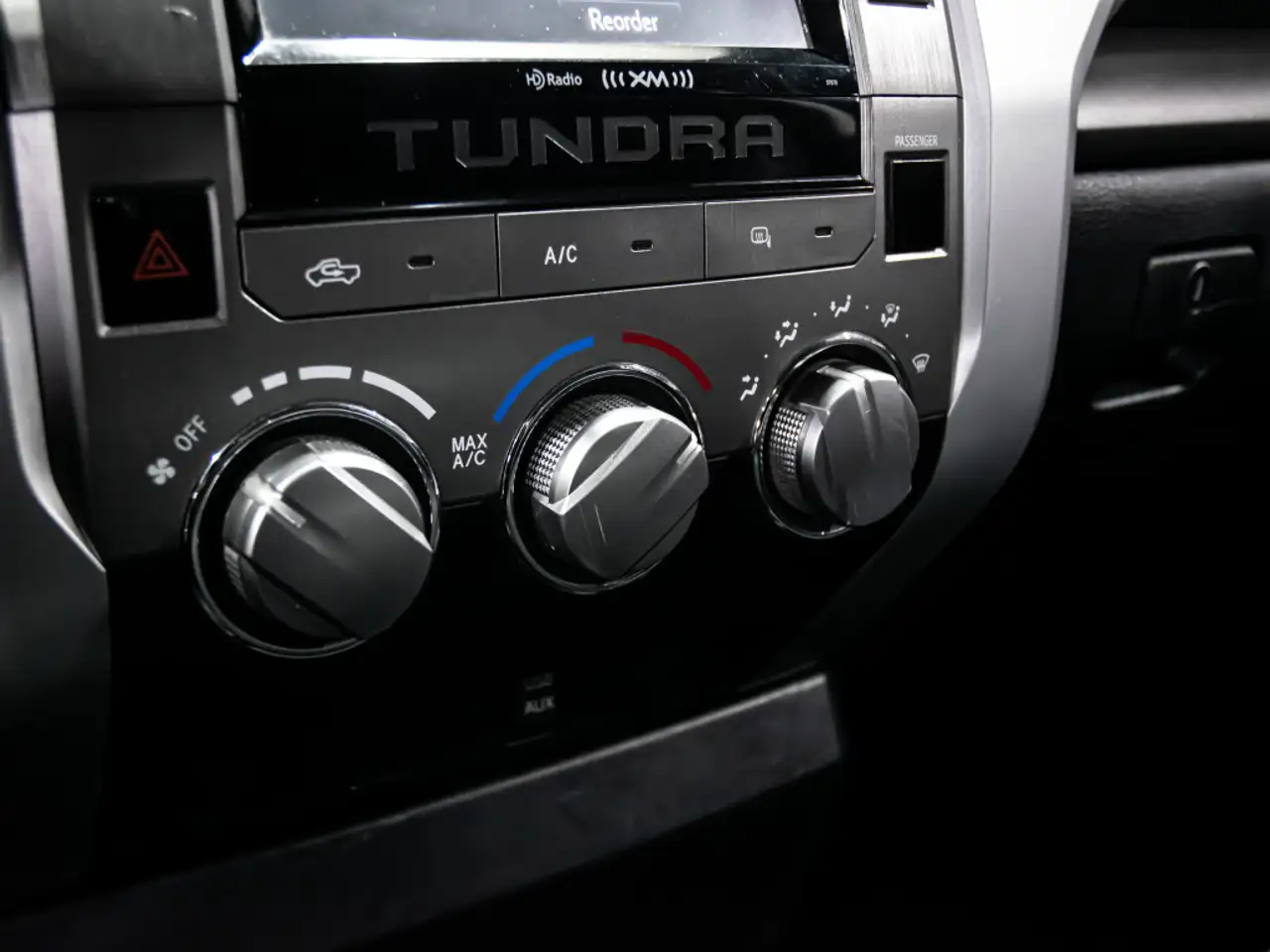 Toyota Tundra снимка Toyota Tundra