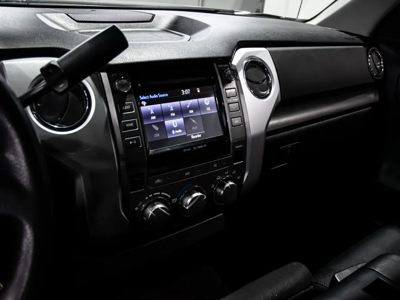 Toyota Tundra снимка Toyota Tundra