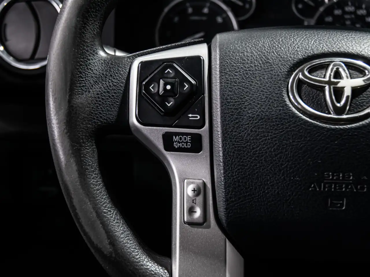 Toyota Tundra снимка Toyota Tundra