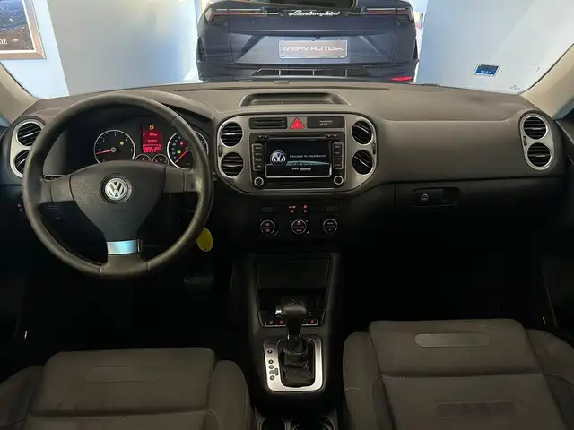 Volkswagen Tiguan view 5