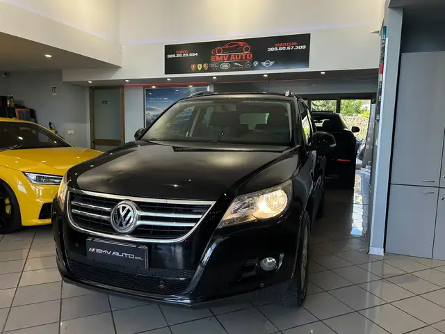 Volkswagen Tiguan view 4