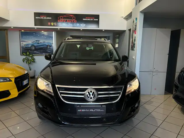 Volkswagen Tiguan view 3