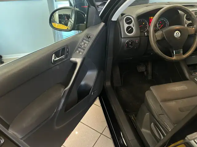 Volkswagen Tiguan view 8