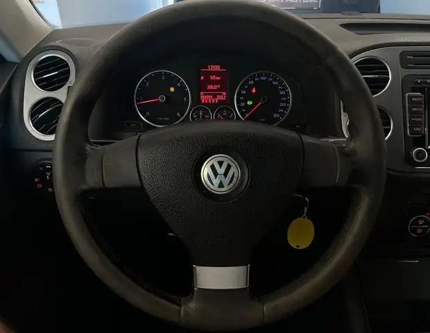 Volkswagen Tiguan view 6