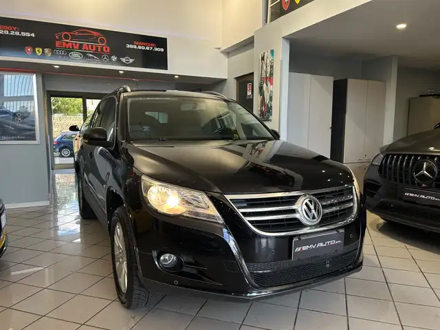 Volkswagen Tiguan view 2