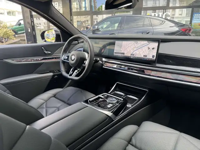 BMW M view 8