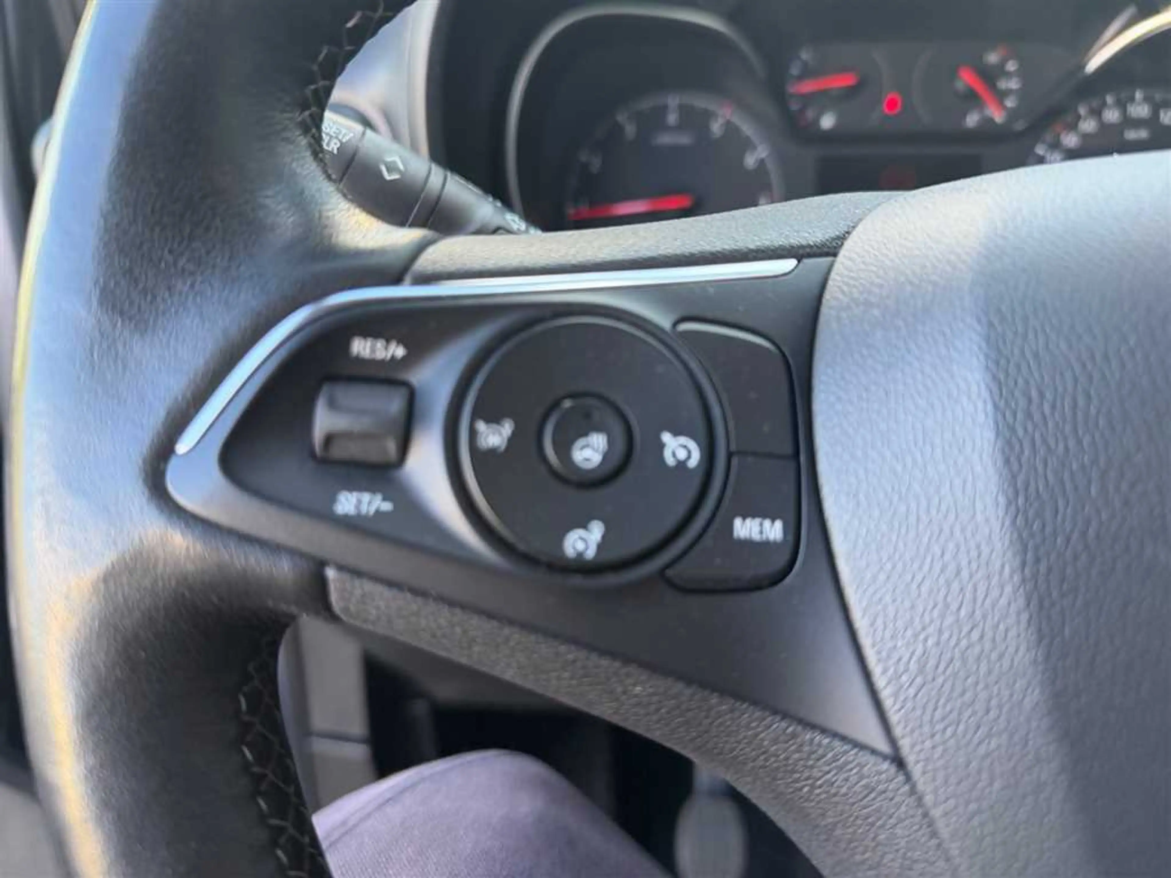 Opel Combo Life Elegance 1.5 Diesel — photo 12