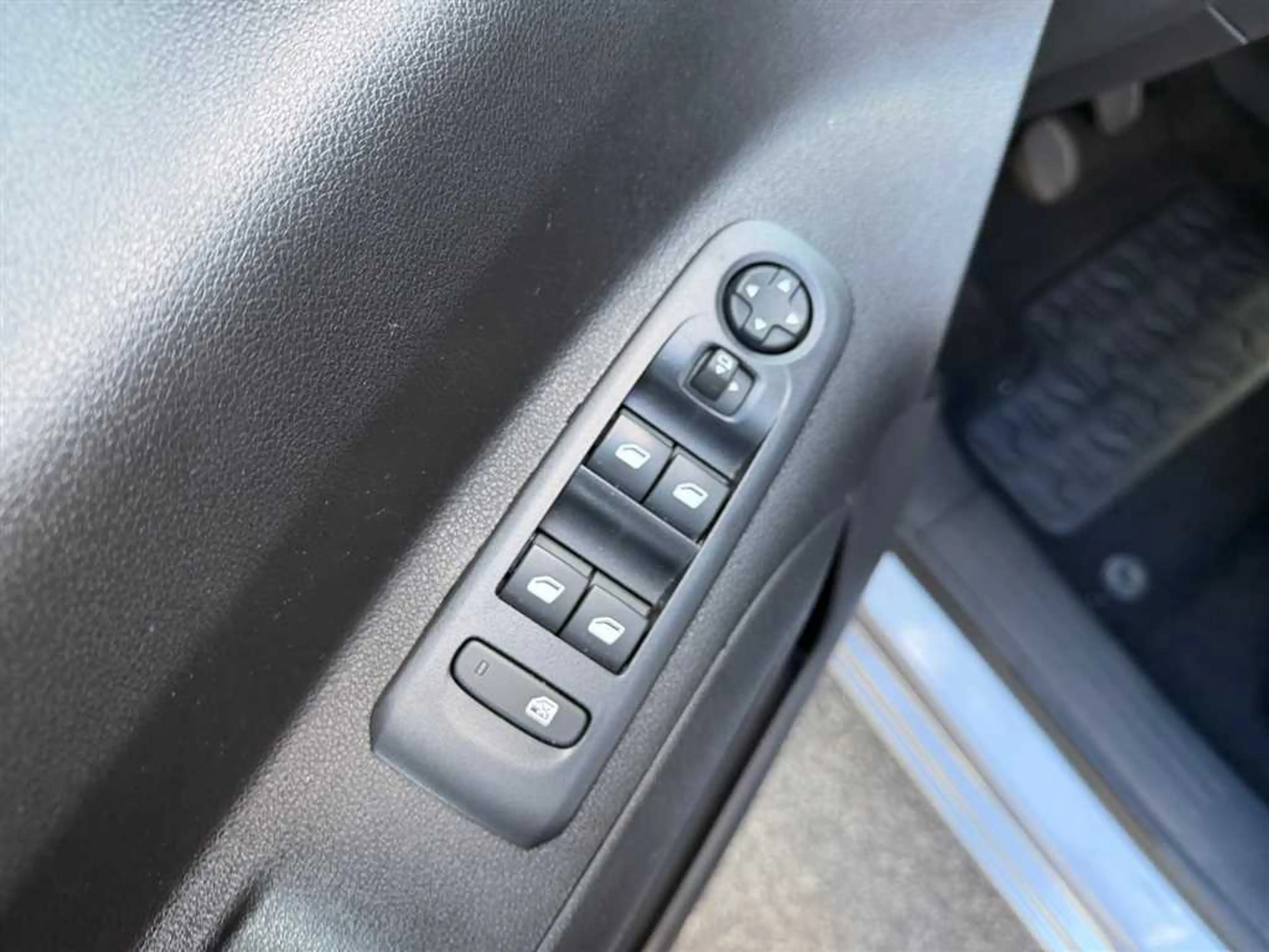 Opel Combo Life Elegance 1.5 Diesel — photo 14