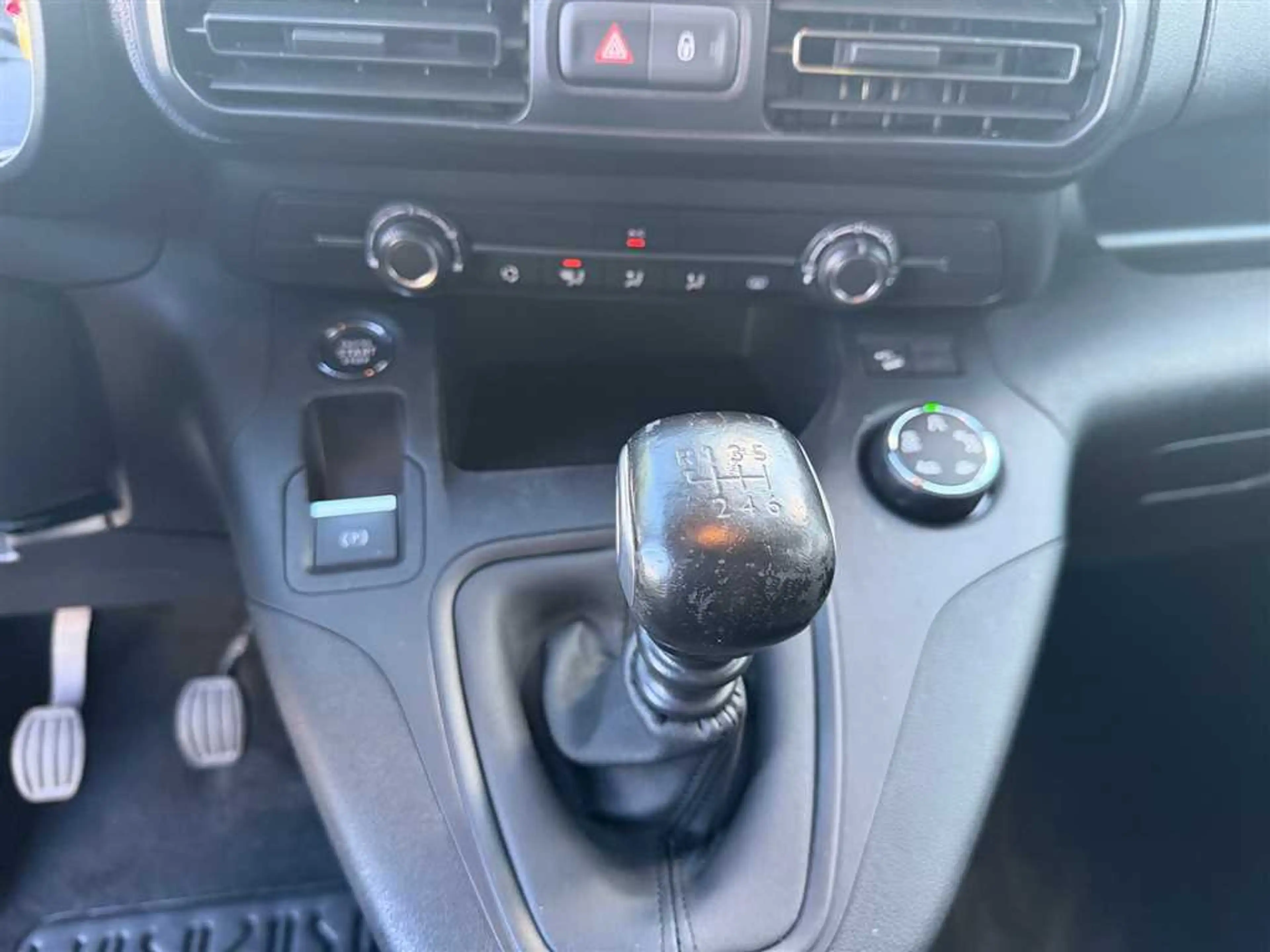 Opel Combo Life Elegance 1.5 Diesel — photo 13