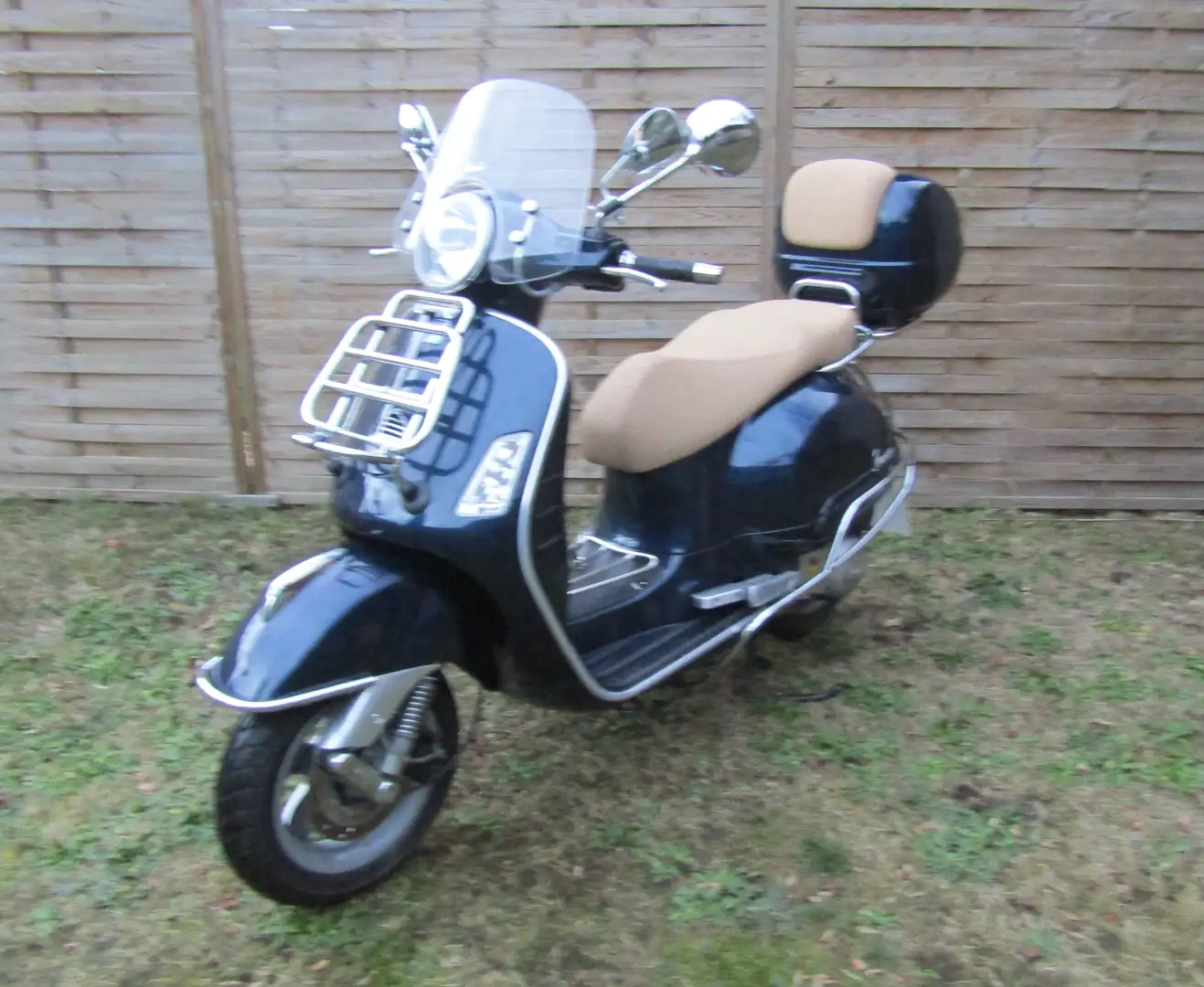 Piaggio GTS 300 motorscooter Vespa 300 gts Blue - 1