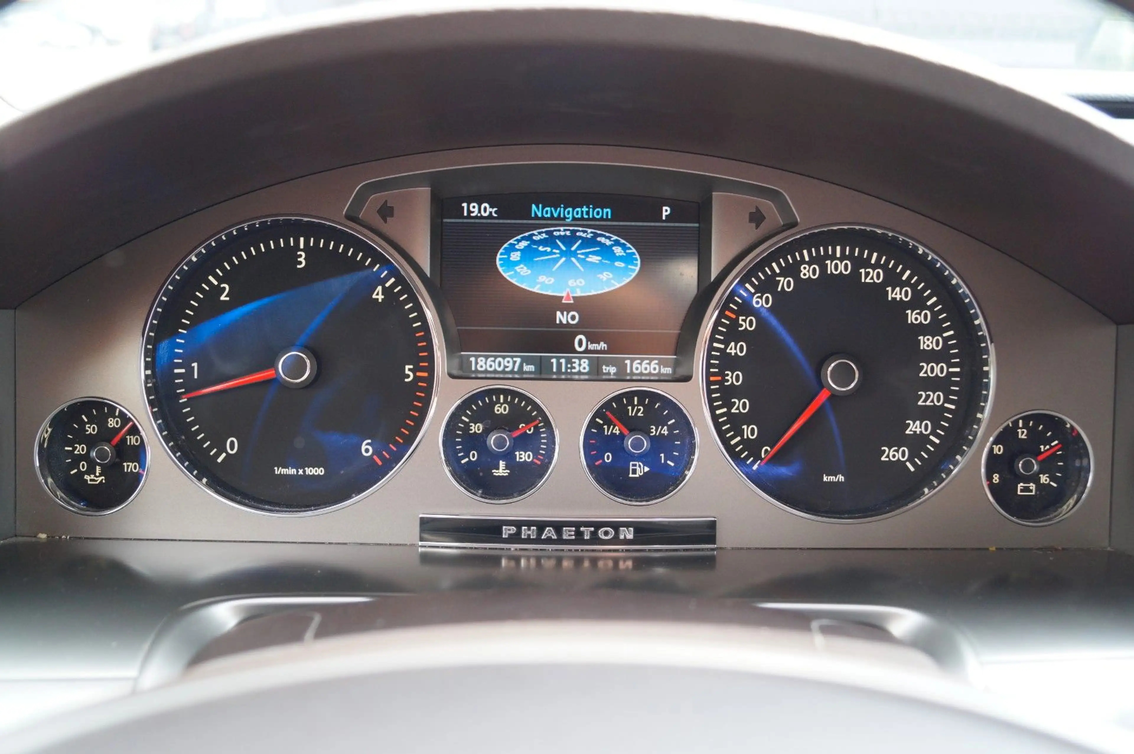 Volkswagen Phaeton 3.0 TDI V6 5-Sitze 4Motion 2.Hand+S.Heft — photo 15