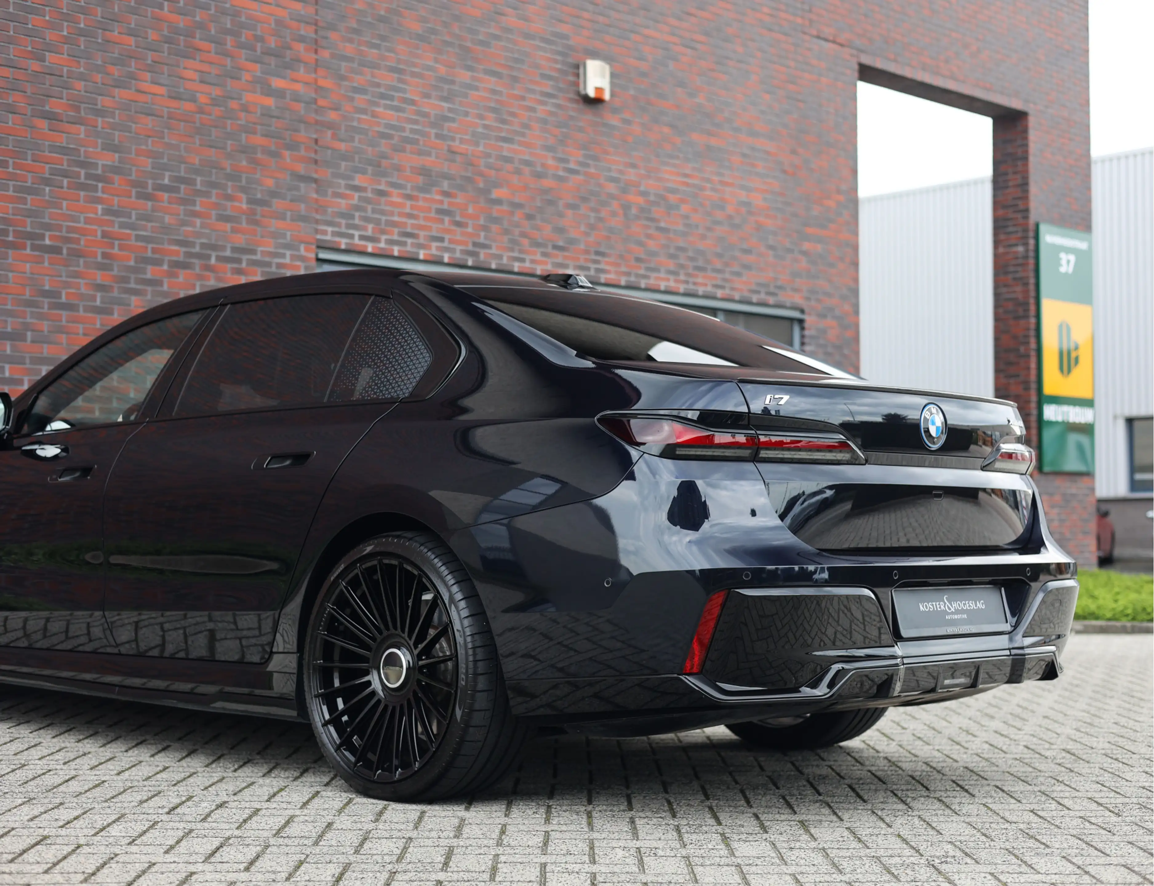 BMW i7 60 xDrive 106 kWh — photo 11