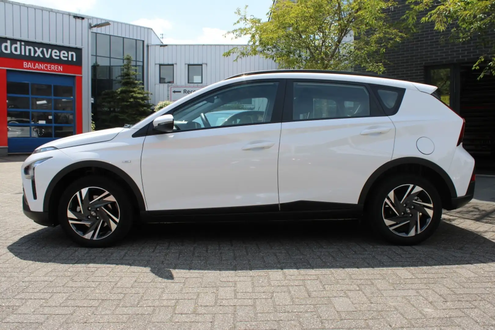 Hyundai BAYON 1.0 T-GDi Comf. Smart Aut. Navi/Pdc/Cam/Carplay/ " Weiß - 2